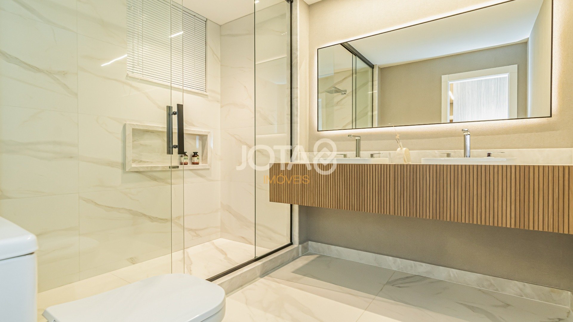 APARTAMENTO DE ALTO PADRÃO NO RESERVA BARIGUI