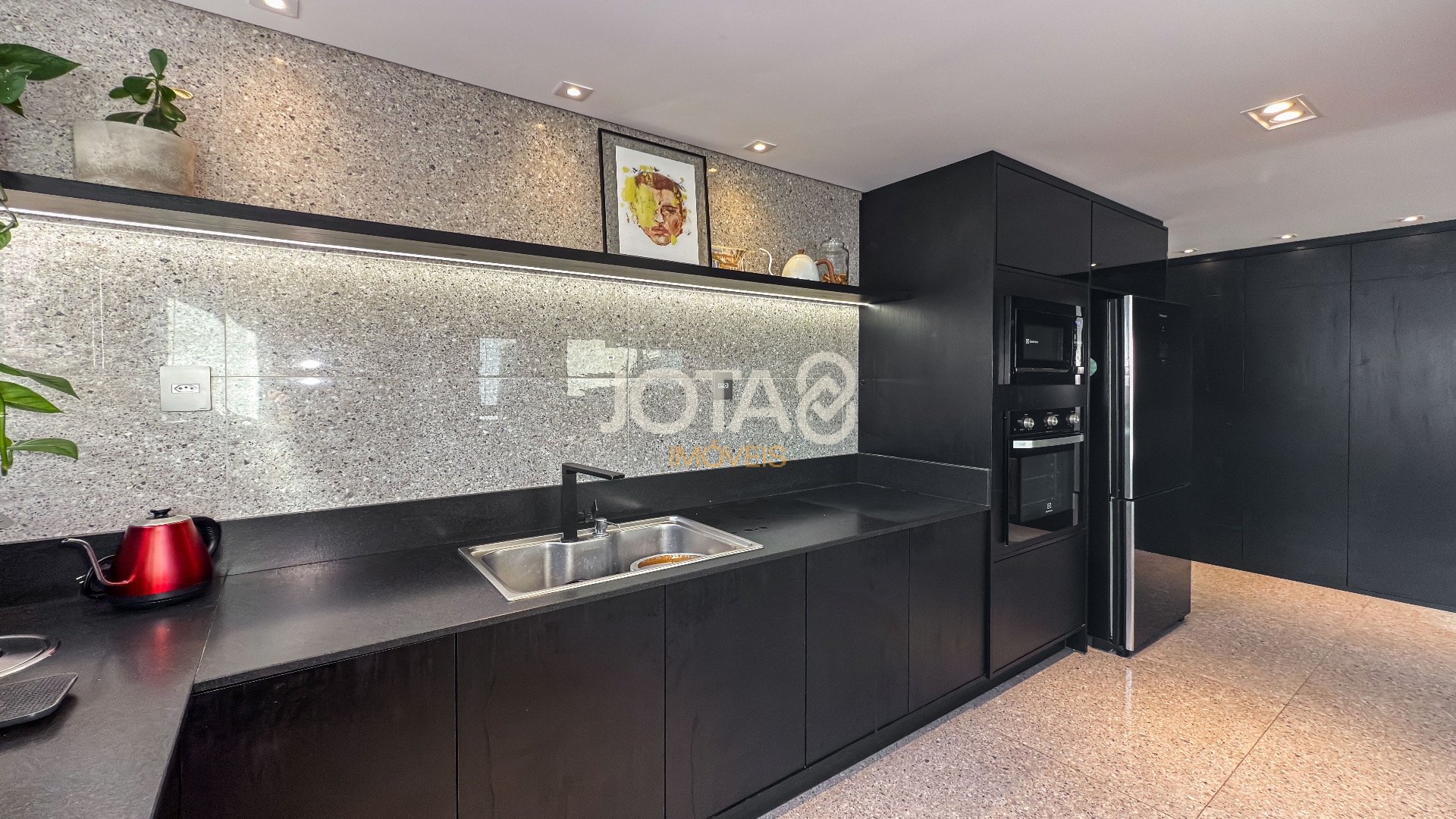 APARTAMENTO DE 1 QUARTO SUÍTE MOBILIADO NO BATEL