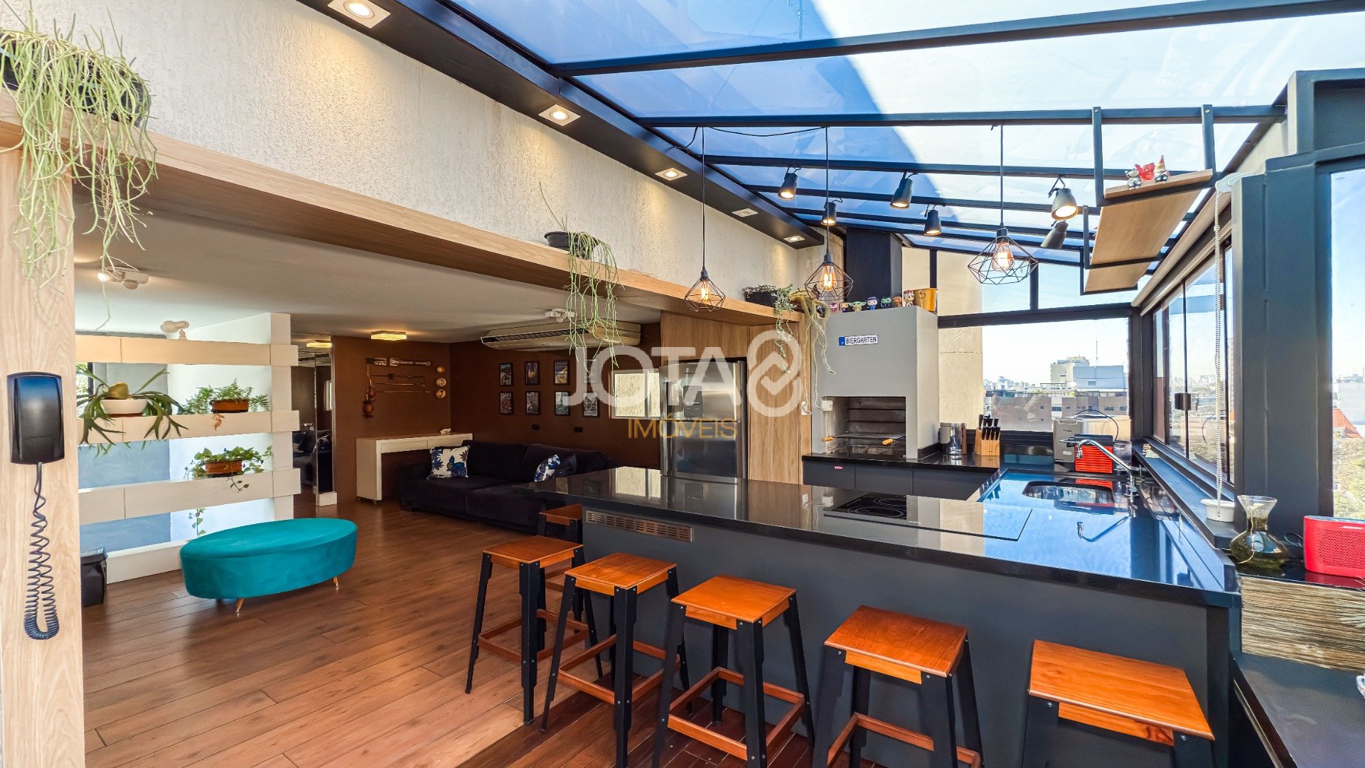 COBERTURA COM 2 QUARTOS E PISCINA NO BIGORRILHO