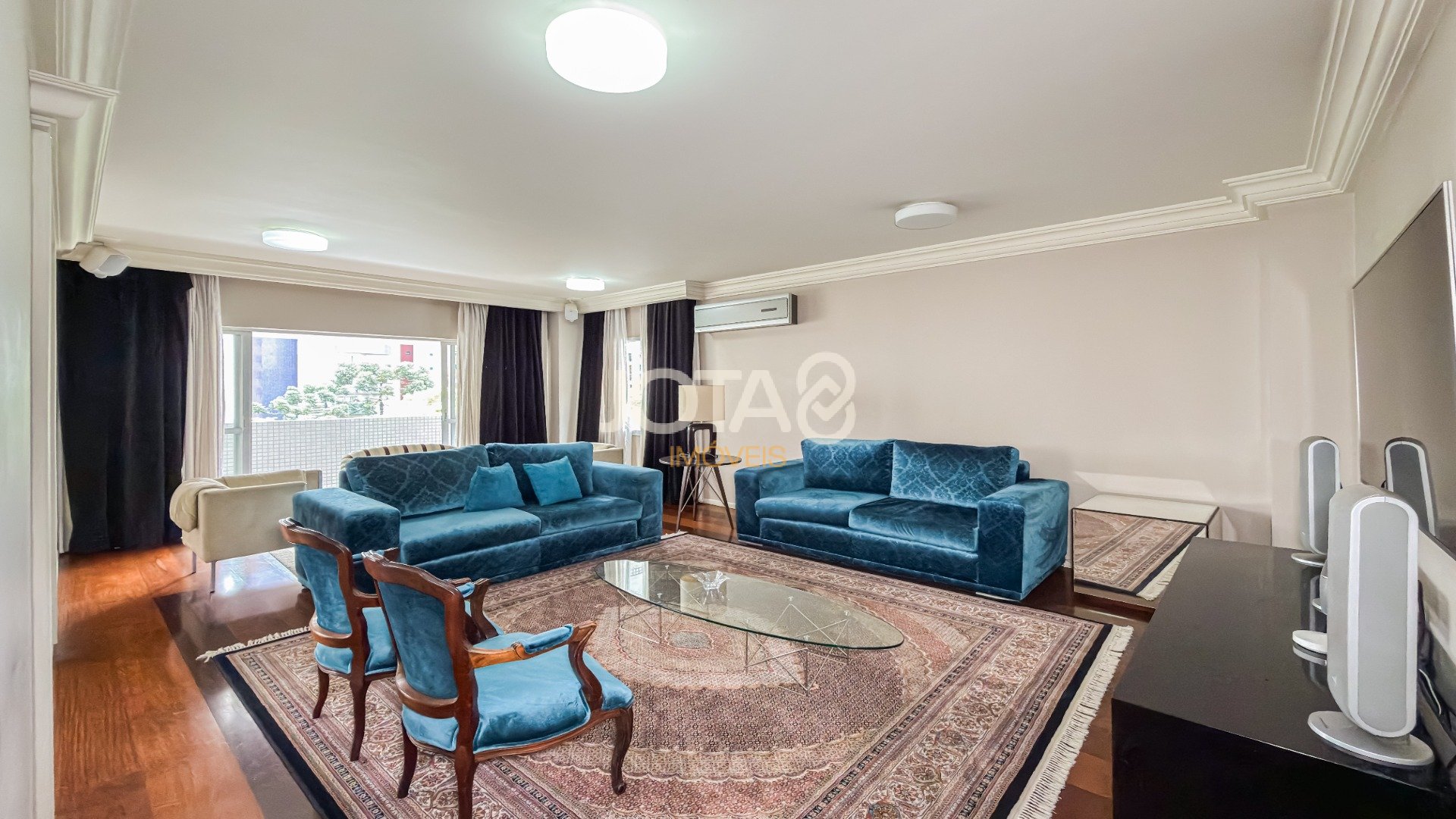 APARTAMENTO EXCLUSIVO EM FRENTE À PRAÇA DO JAPÃO