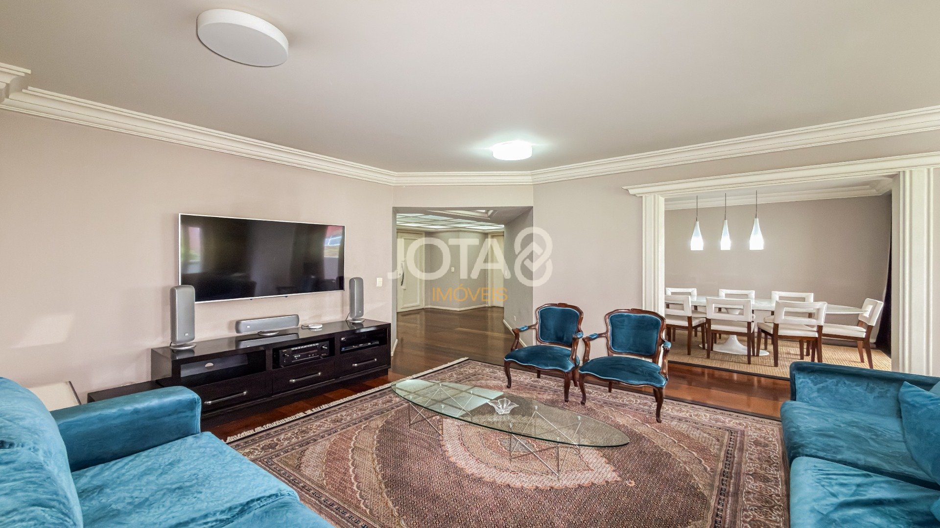 APARTAMENTO EXCLUSIVO EM FRENTE À PRAÇA DO JAPÃO