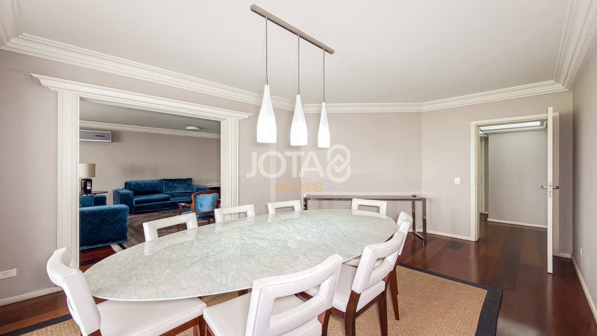 APARTAMENTO EXCLUSIVO EM FRENTE À PRAÇA DO JAPÃO