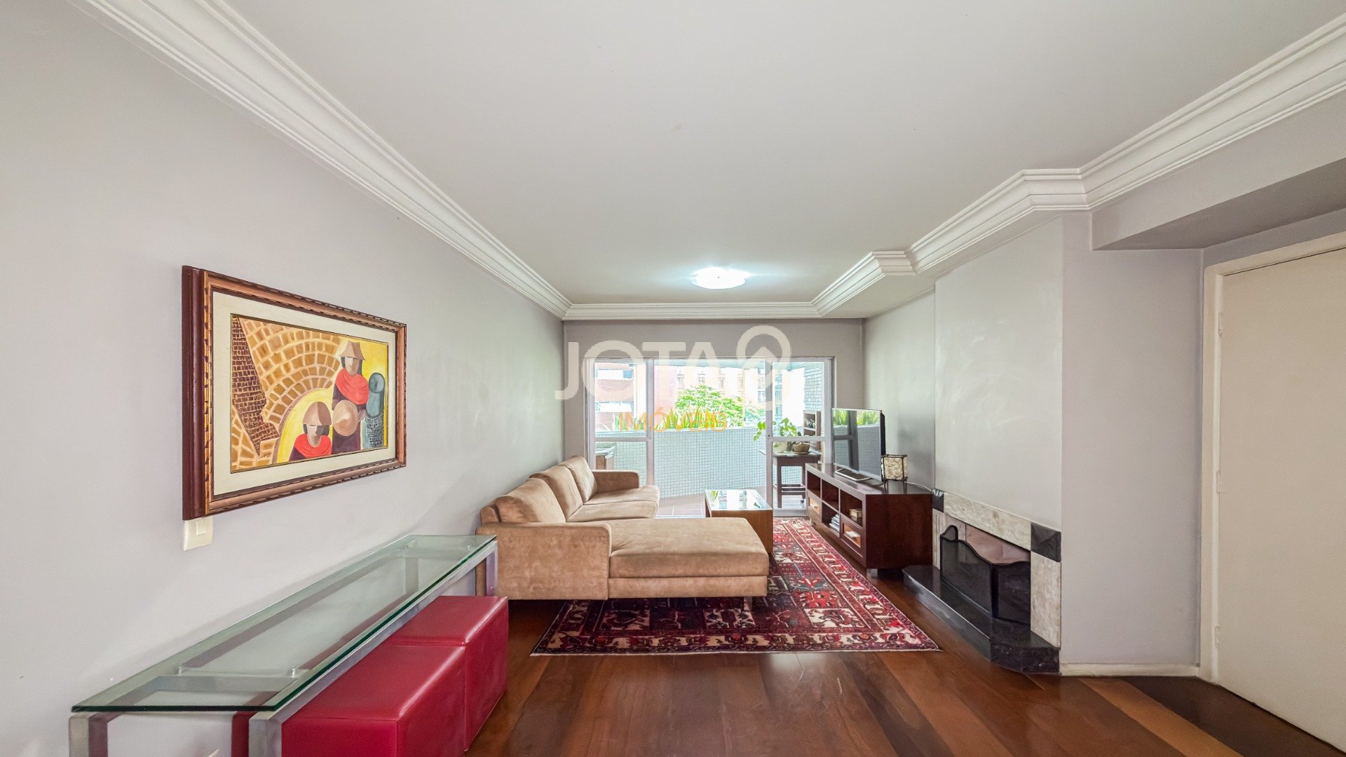 APARTAMENTO EXCLUSIVO EM FRENTE À PRAÇA DO JAPÃO