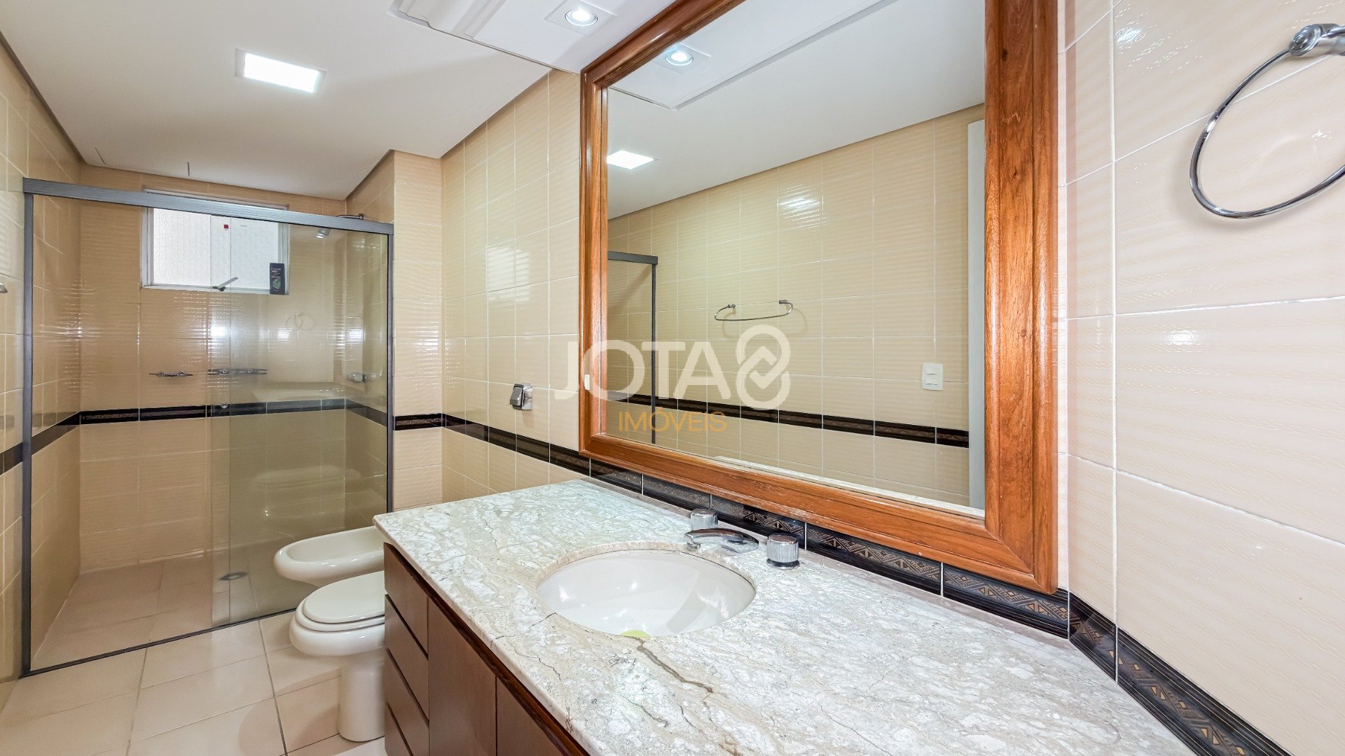 APARTAMENTO EXCLUSIVO EM FRENTE À PRAÇA DO JAPÃO