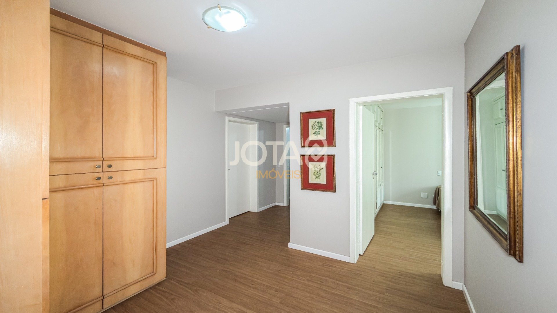 APARTAMENTO EXCLUSIVO EM FRENTE À PRAÇA DO JAPÃO