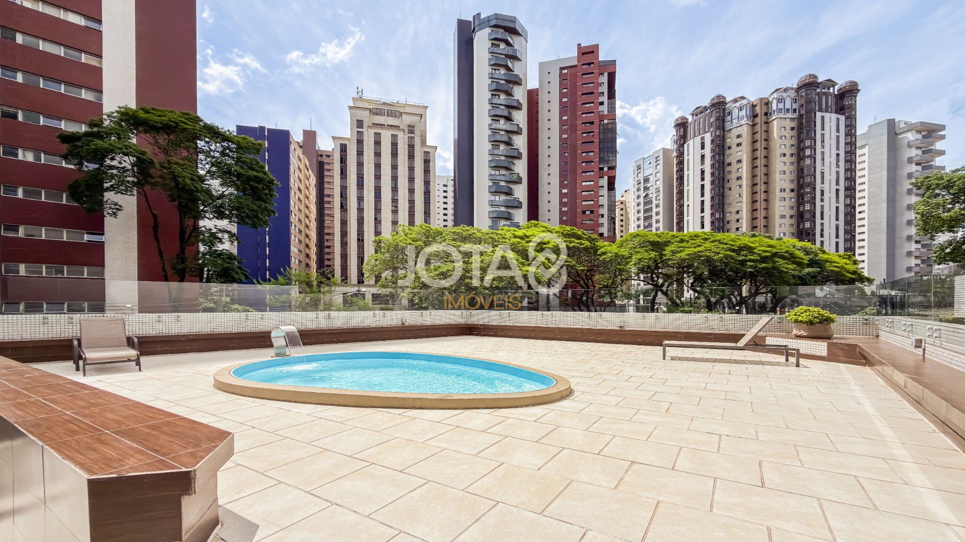 APARTAMENTO EXCLUSIVO EM FRENTE À PRAÇA DO JAPÃO