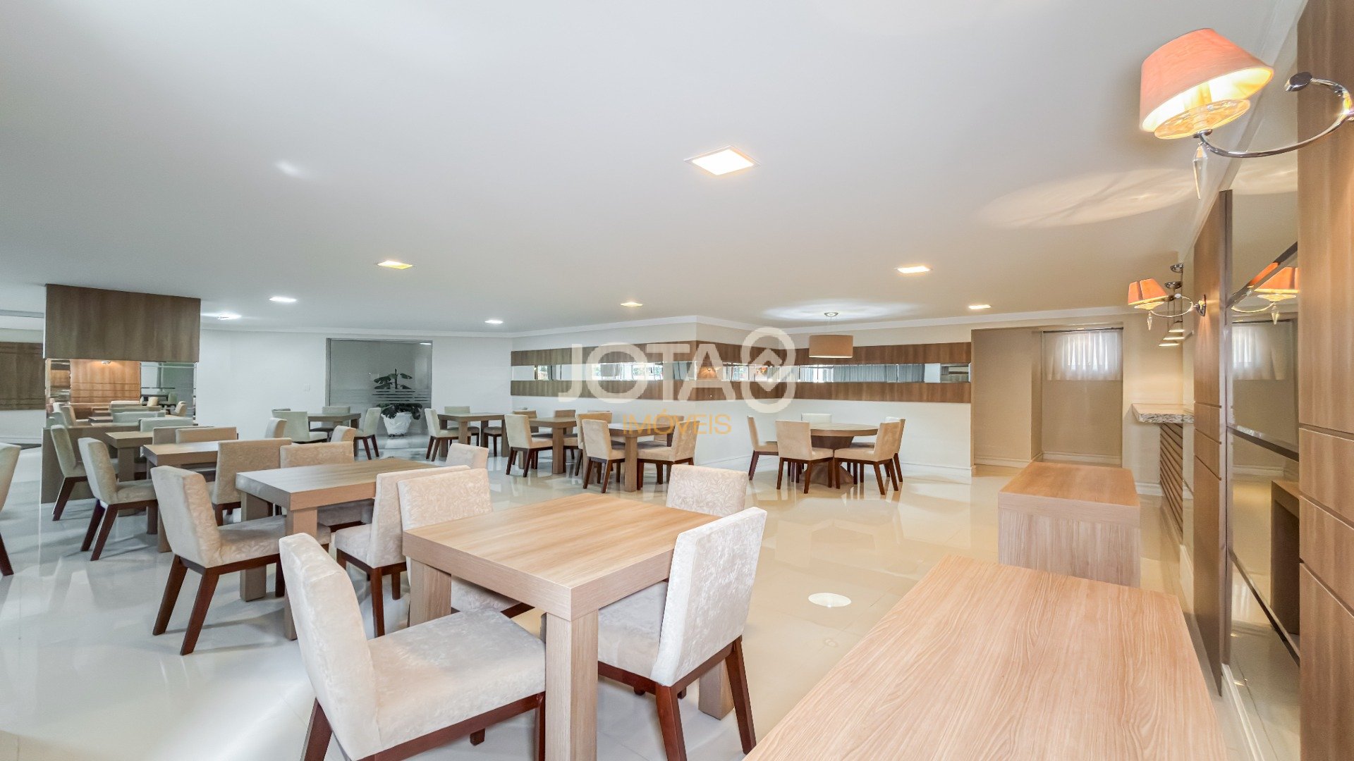 APARTAMENTO EXCLUSIVO EM FRENTE À PRAÇA DO JAPÃO