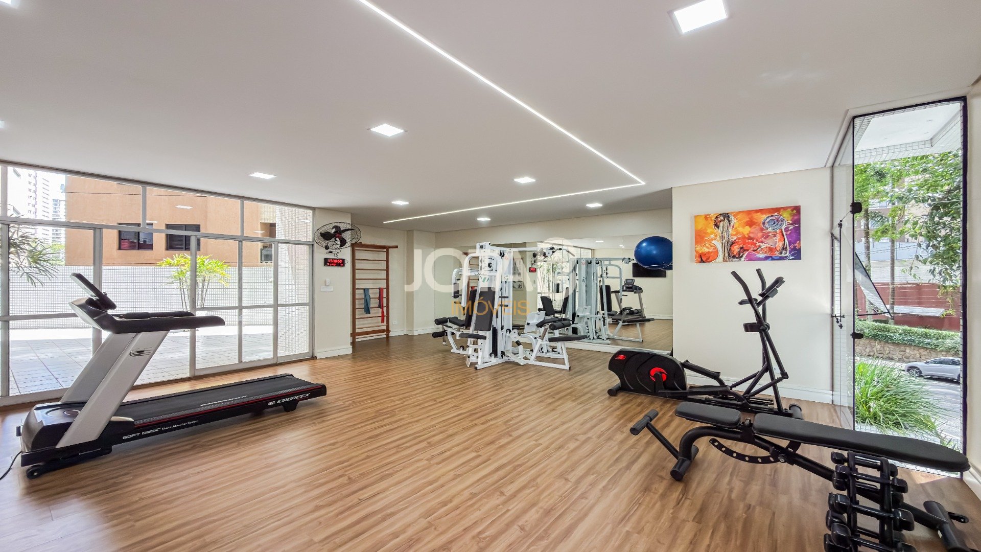 APARTAMENTO EXCLUSIVO EM FRENTE À PRAÇA DO JAPÃO