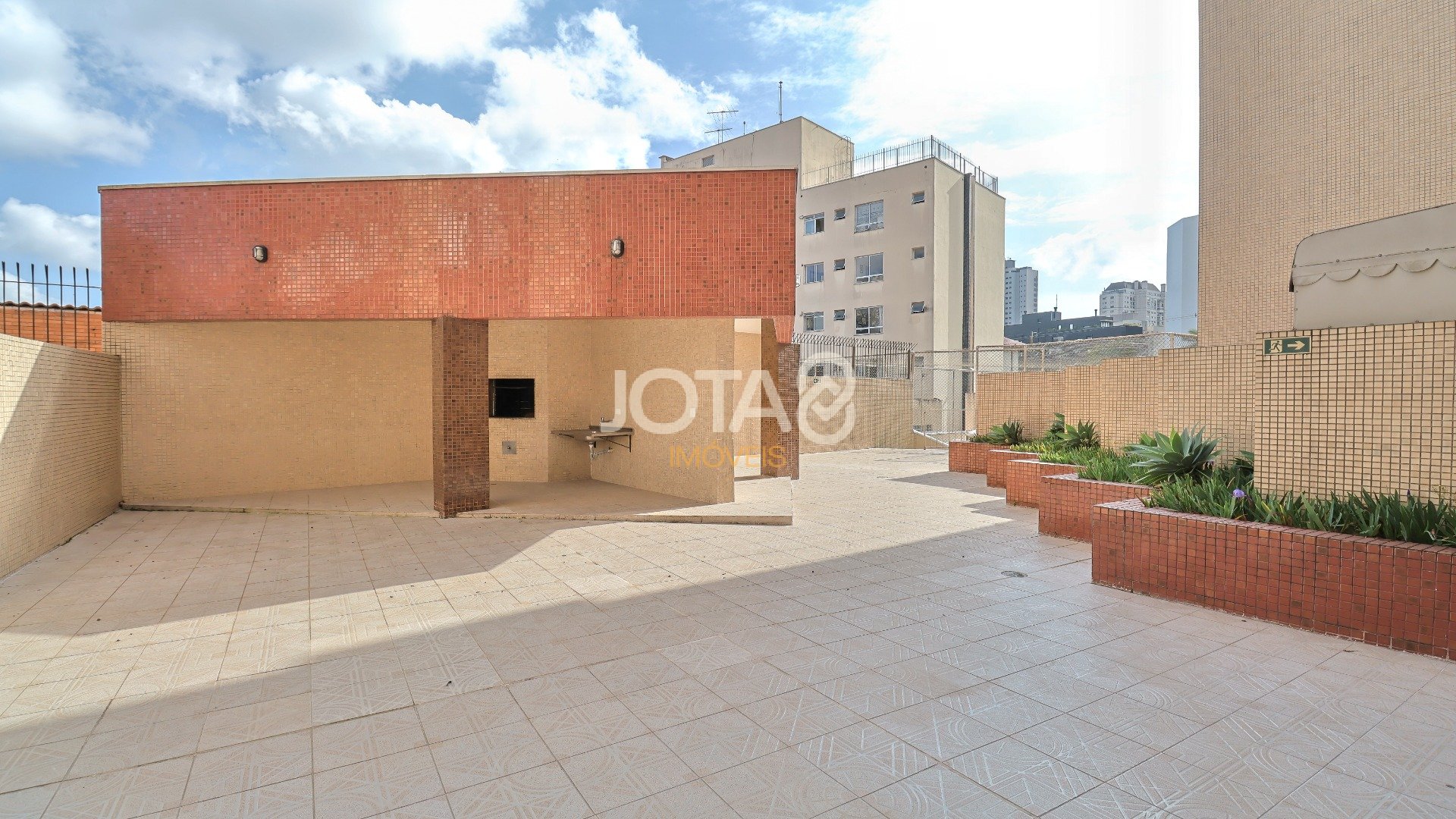 APARTAMENTO COM 3 DORMITÓRIOS NO BIGORRILHO