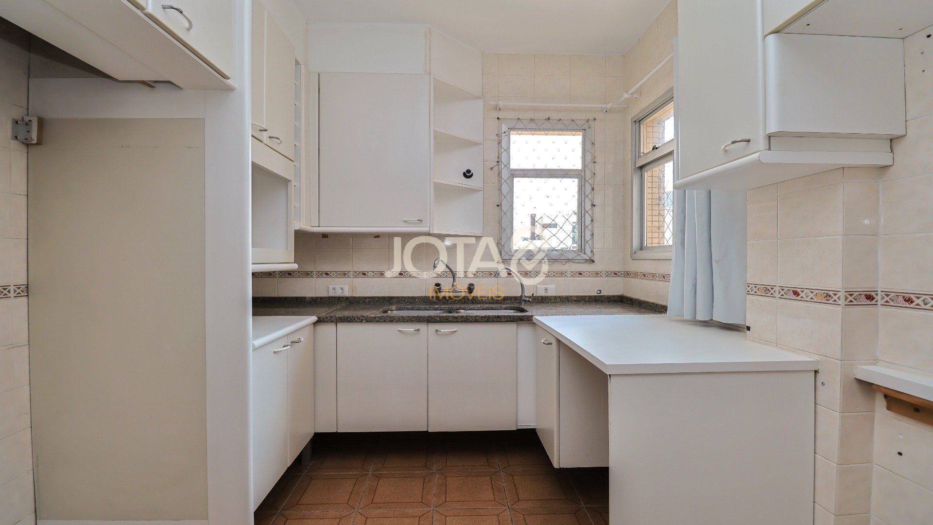 APARTAMENTO COM 3 DORMITÓRIOS NO BIGORRILHO