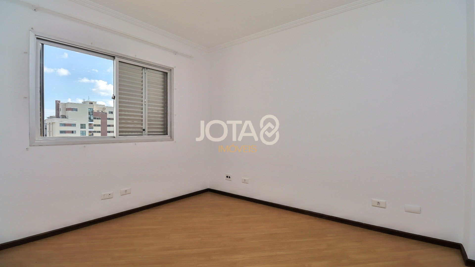 APARTAMENTO COM 3 DORMITÓRIOS NO BIGORRILHO