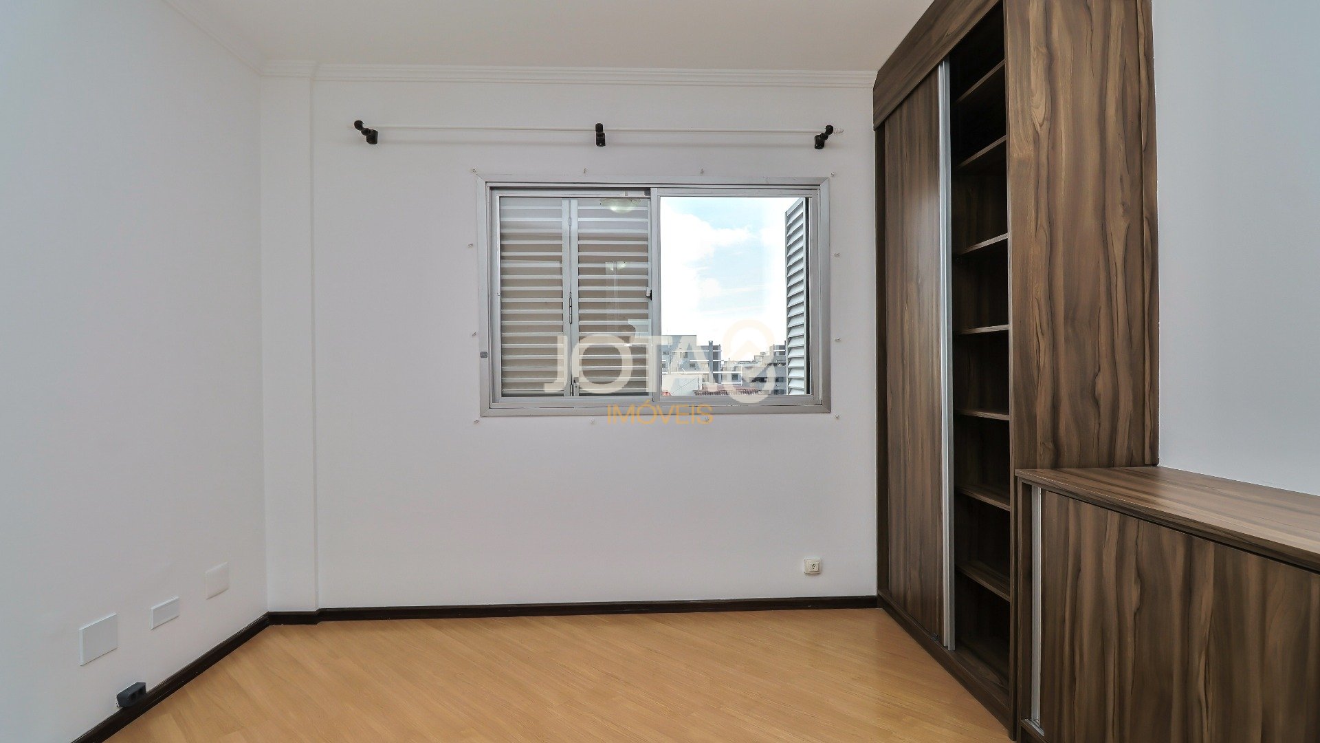 APARTAMENTO COM 3 DORMITÓRIOS NO BIGORRILHO