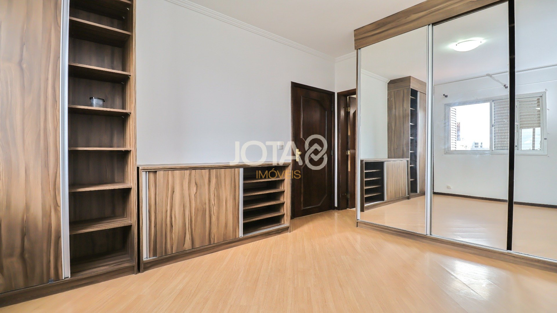 APARTAMENTO COM 3 DORMITÓRIOS NO BIGORRILHO