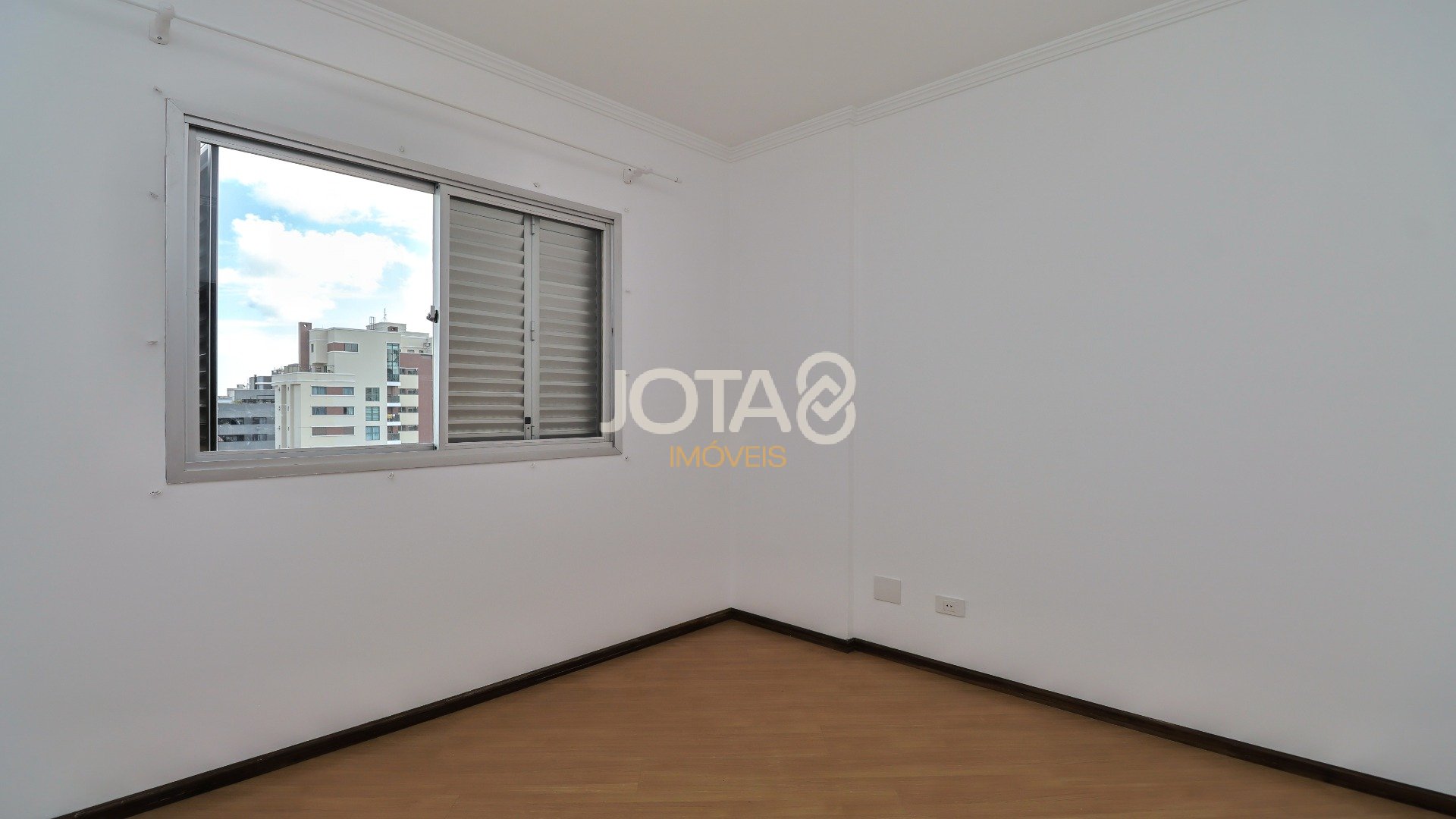 APARTAMENTO COM 3 DORMITÓRIOS NO BIGORRILHO