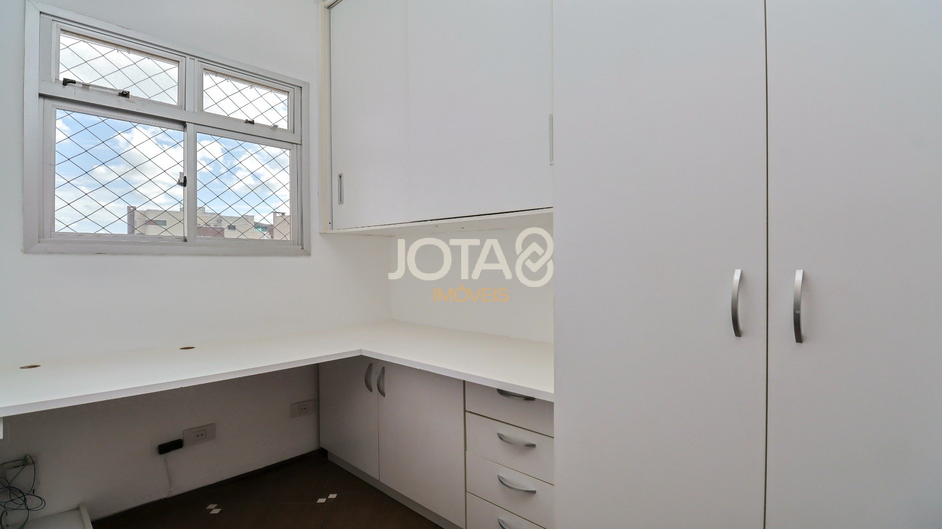 APARTAMENTO COM 3 DORMITÓRIOS NO BIGORRILHO