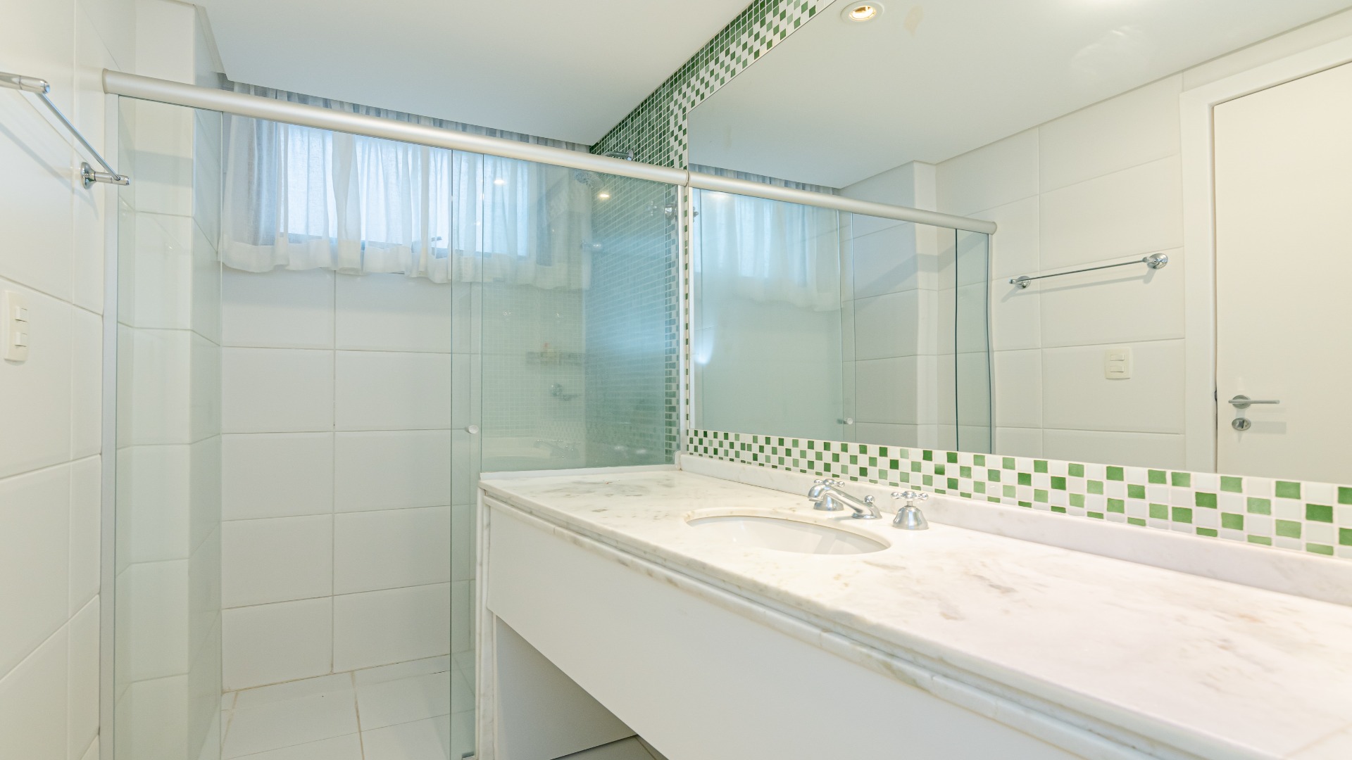 APARTAMENTO COM MUITO ESPAÇO NO ECOVILLE