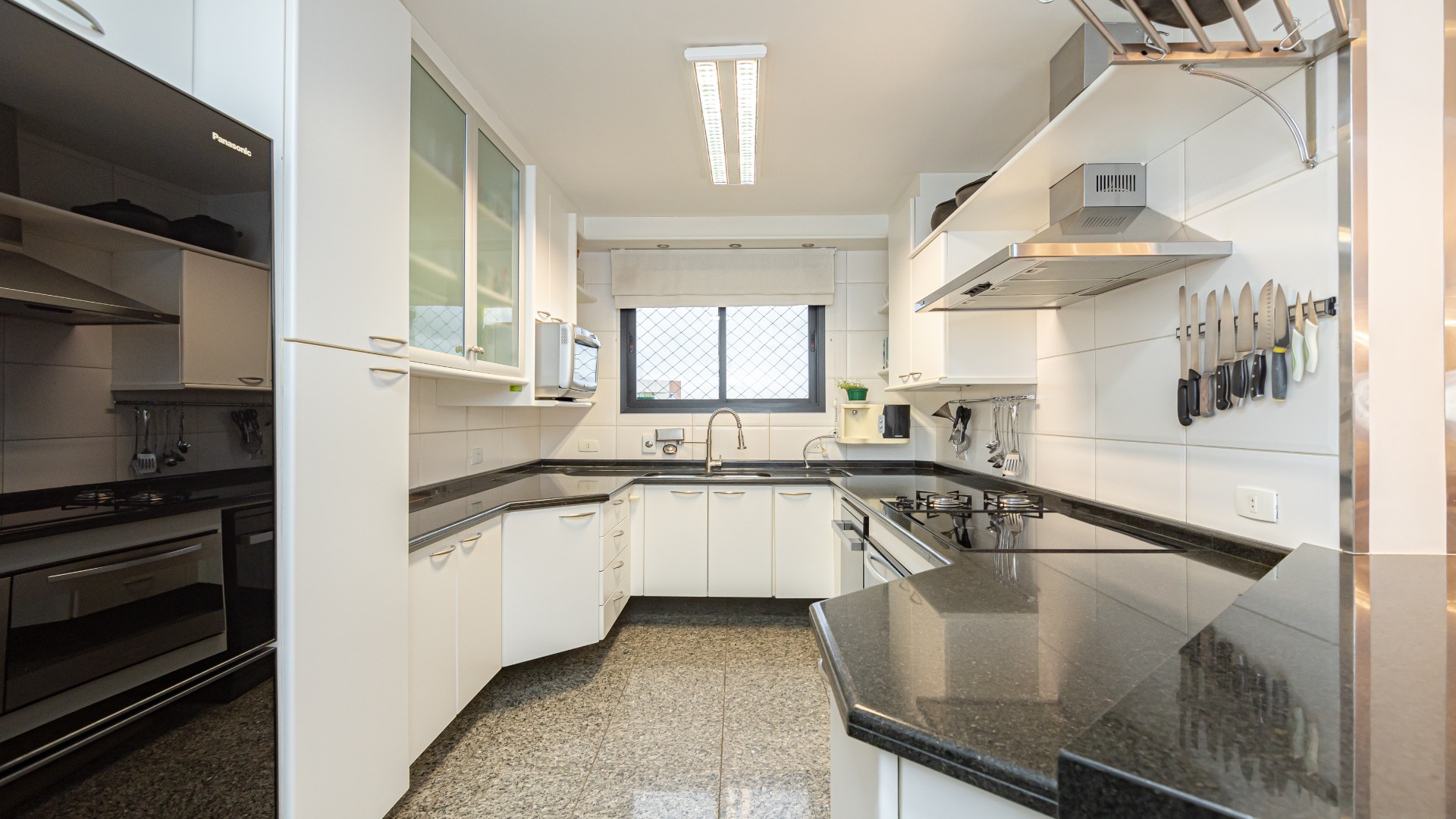 APARTAMENTO COM MUITO ESPAÇO NO ECOVILLE