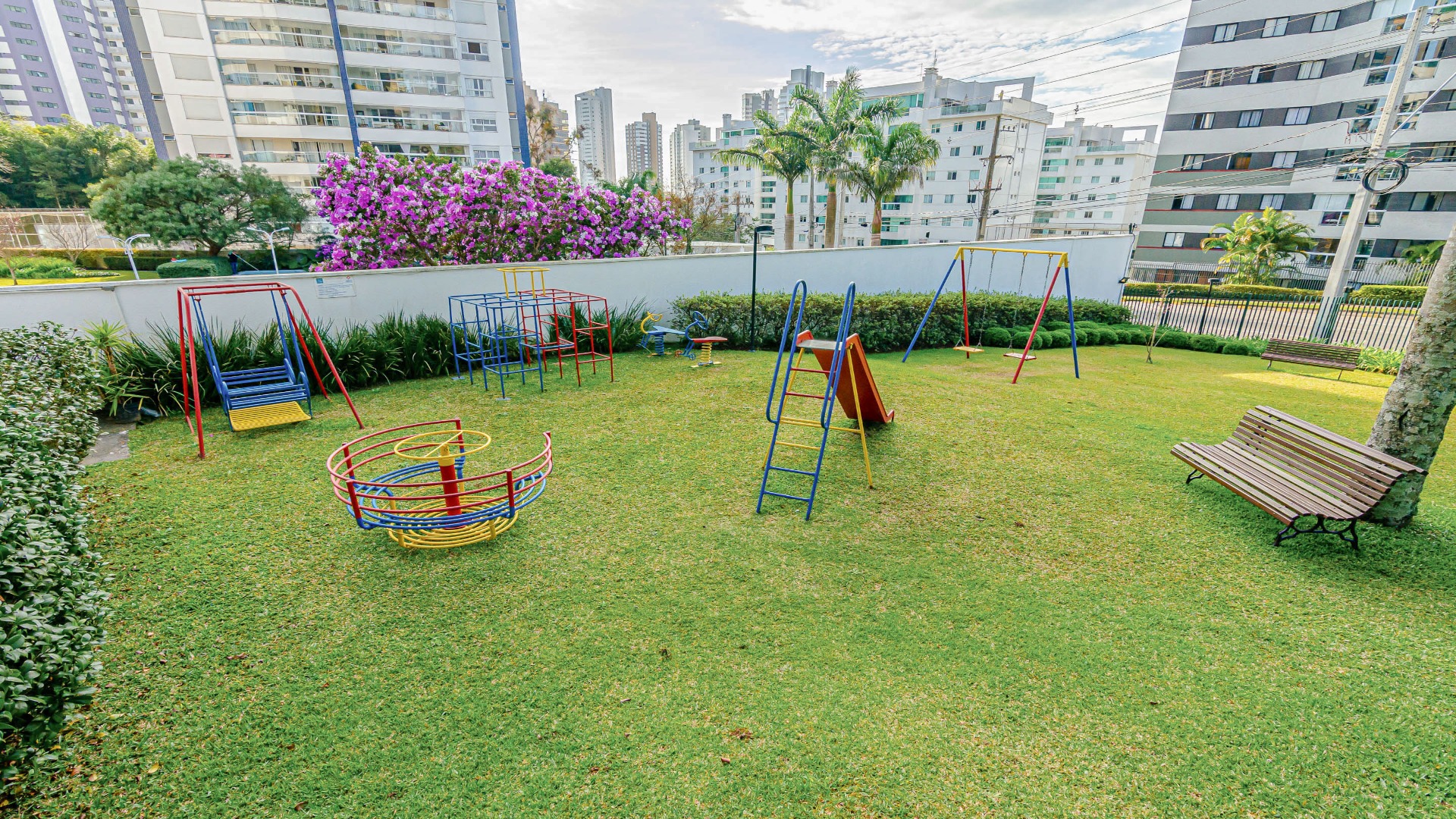 APARTAMENTO COM MUITO ESPAÇO NO ECOVILLE