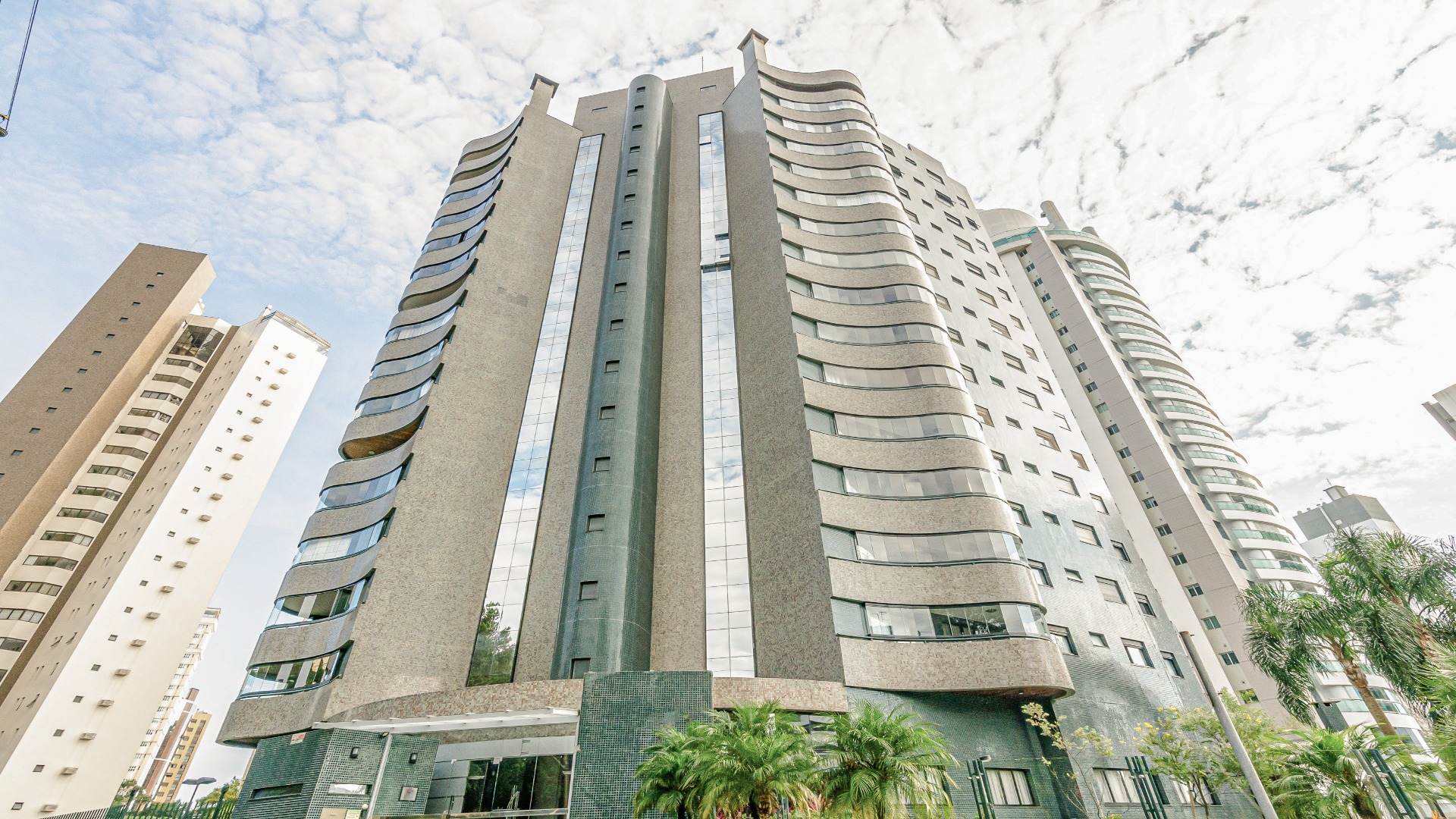 APARTAMENTO COM MUITO ESPAÇO NO ECOVILLE