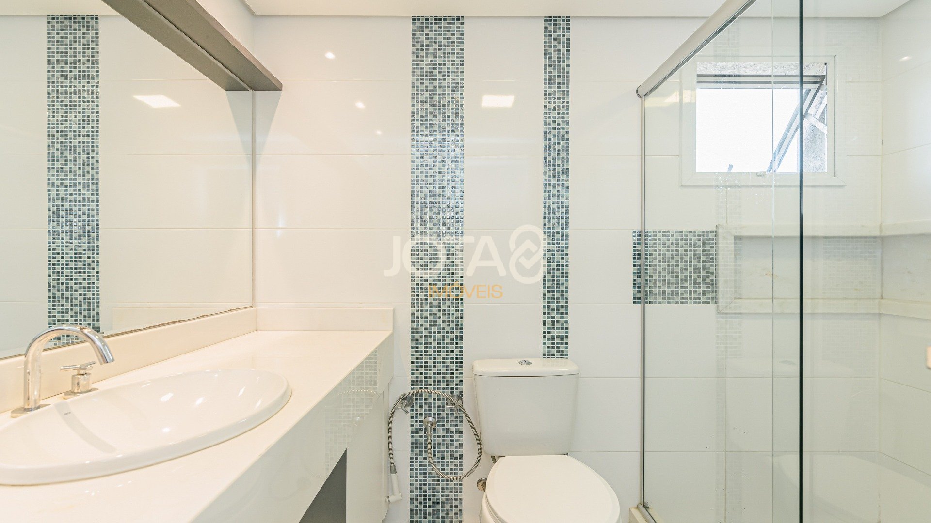 APARTAMENTO COM 3 SUÍTES NO CABRAL EM CONDOMÍNIO CLUBE