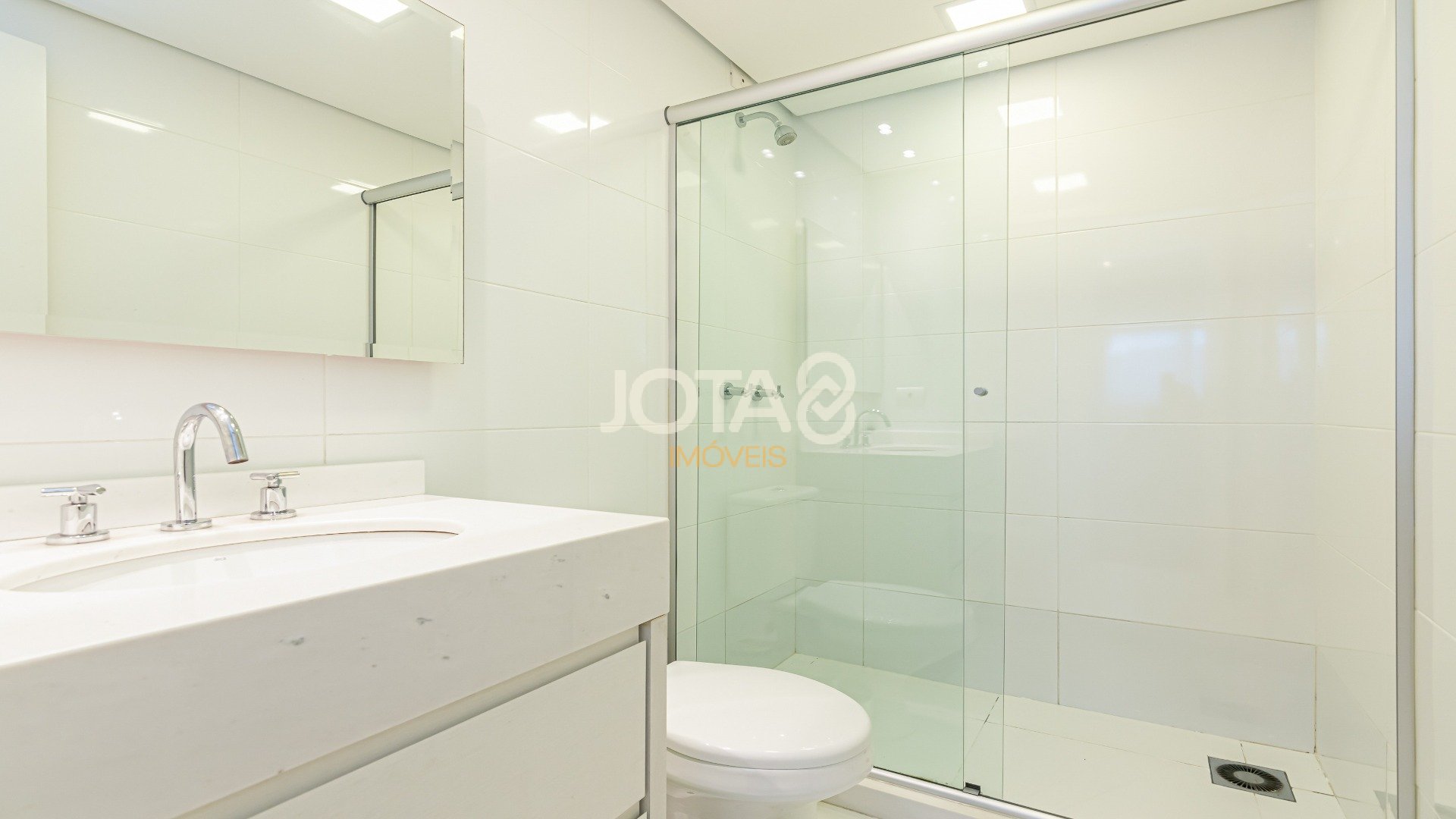 APARTAMENTO COM 3 SUÍTES NO CABRAL EM CONDOMÍNIO CLUBE