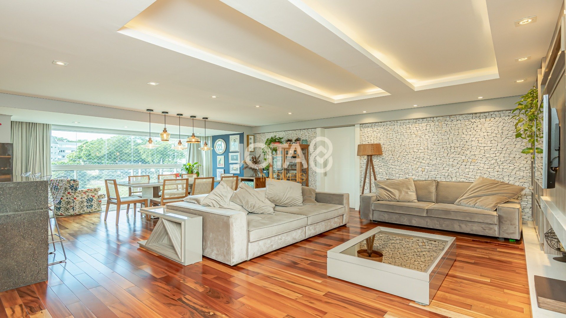APARTAMENTO COM 3 SUÍTES NO CABRAL EM CONDOMÍNIO CLUBE