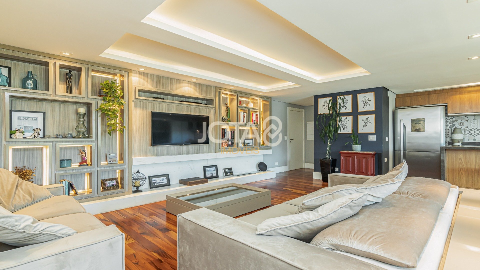APARTAMENTO COM 3 SUÍTES NO CABRAL EM CONDOMÍNIO CLUBE