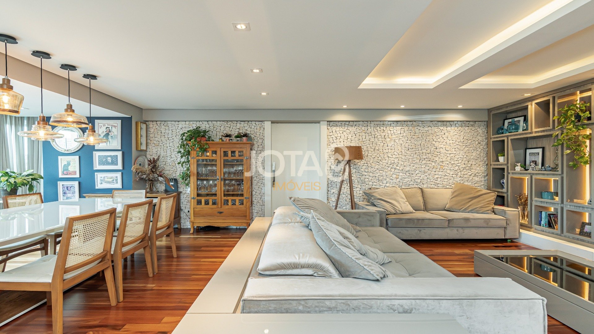 APARTAMENTO COM 3 SUÍTES NO CABRAL EM CONDOMÍNIO CLUBE