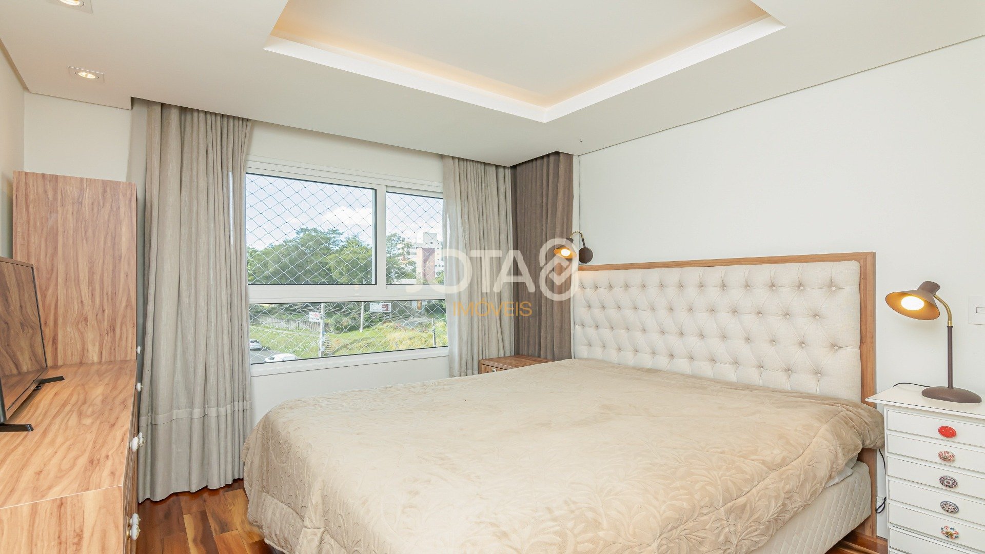 APARTAMENTO COM 3 SUÍTES NO CABRAL EM CONDOMÍNIO CLUBE
