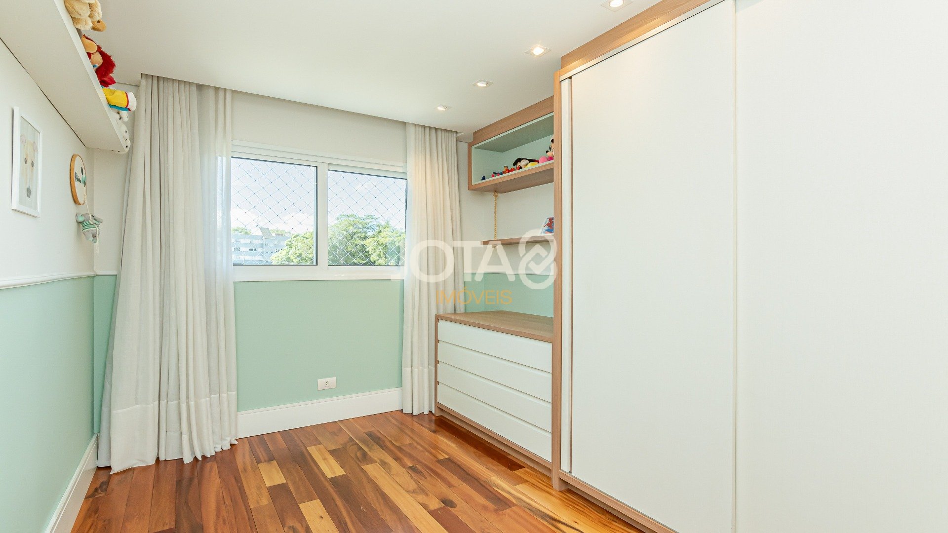 APARTAMENTO COM 3 SUÍTES NO CABRAL EM CONDOMÍNIO CLUBE