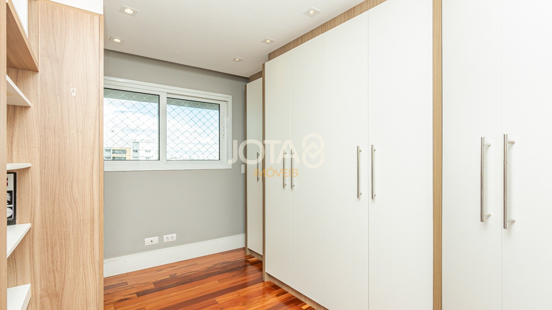 APARTAMENTO COM 3 SUÍTES NO CABRAL EM CONDOMÍNIO CLUBE