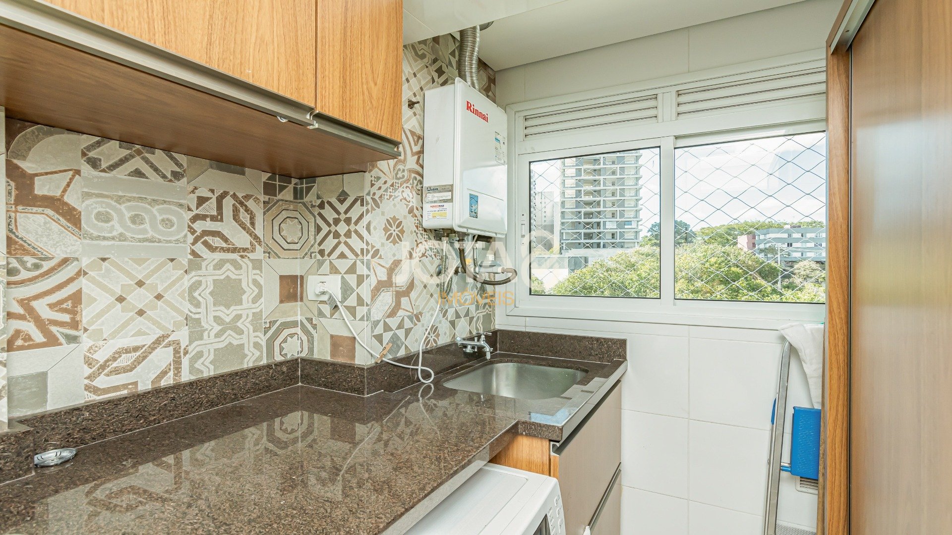 APARTAMENTO COM 3 SUÍTES NO CABRAL EM CONDOMÍNIO CLUBE