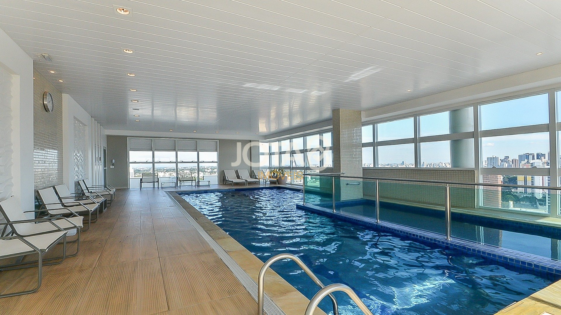 APARTAMENTO COM 3 SUÍTES NO CABRAL EM CONDOMÍNIO CLUBE