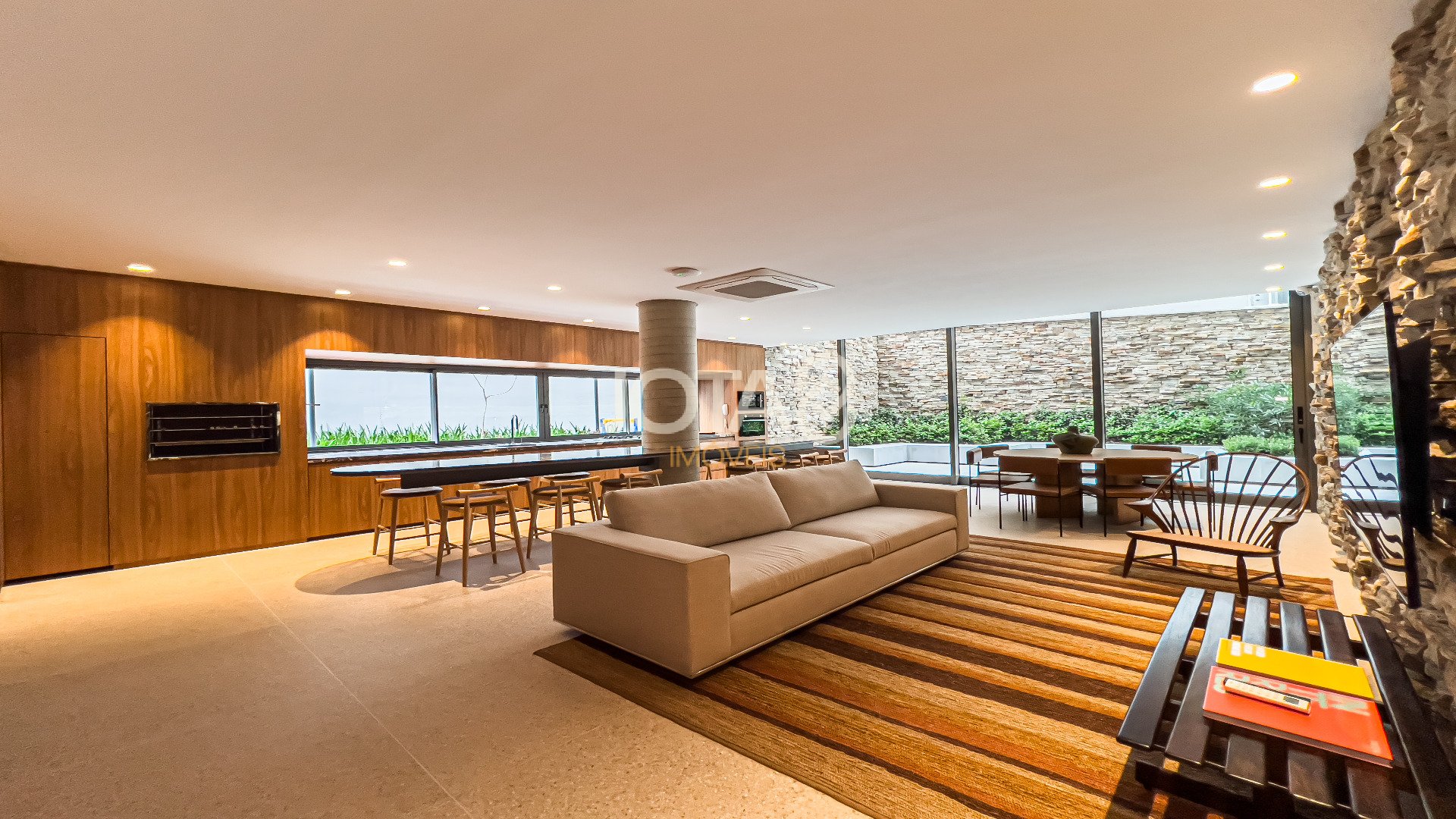 LINDO APARTAMENTO COM 2 SUITES COM VISTA PARA MUSEU DO OLHO