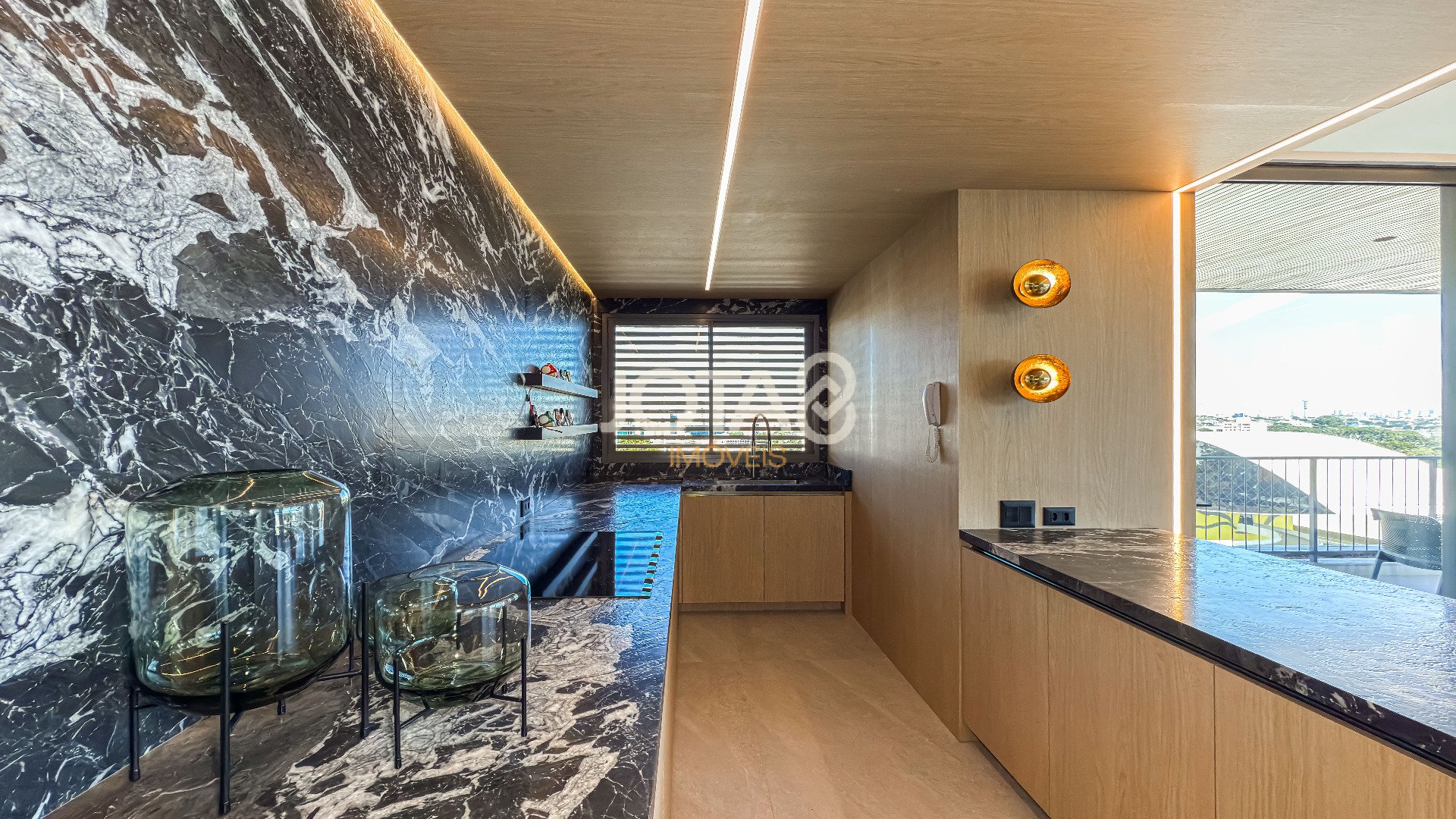 LINDO APARTAMENTO COM 2 SUITES COM VISTA PARA MUSEU DO OLHO