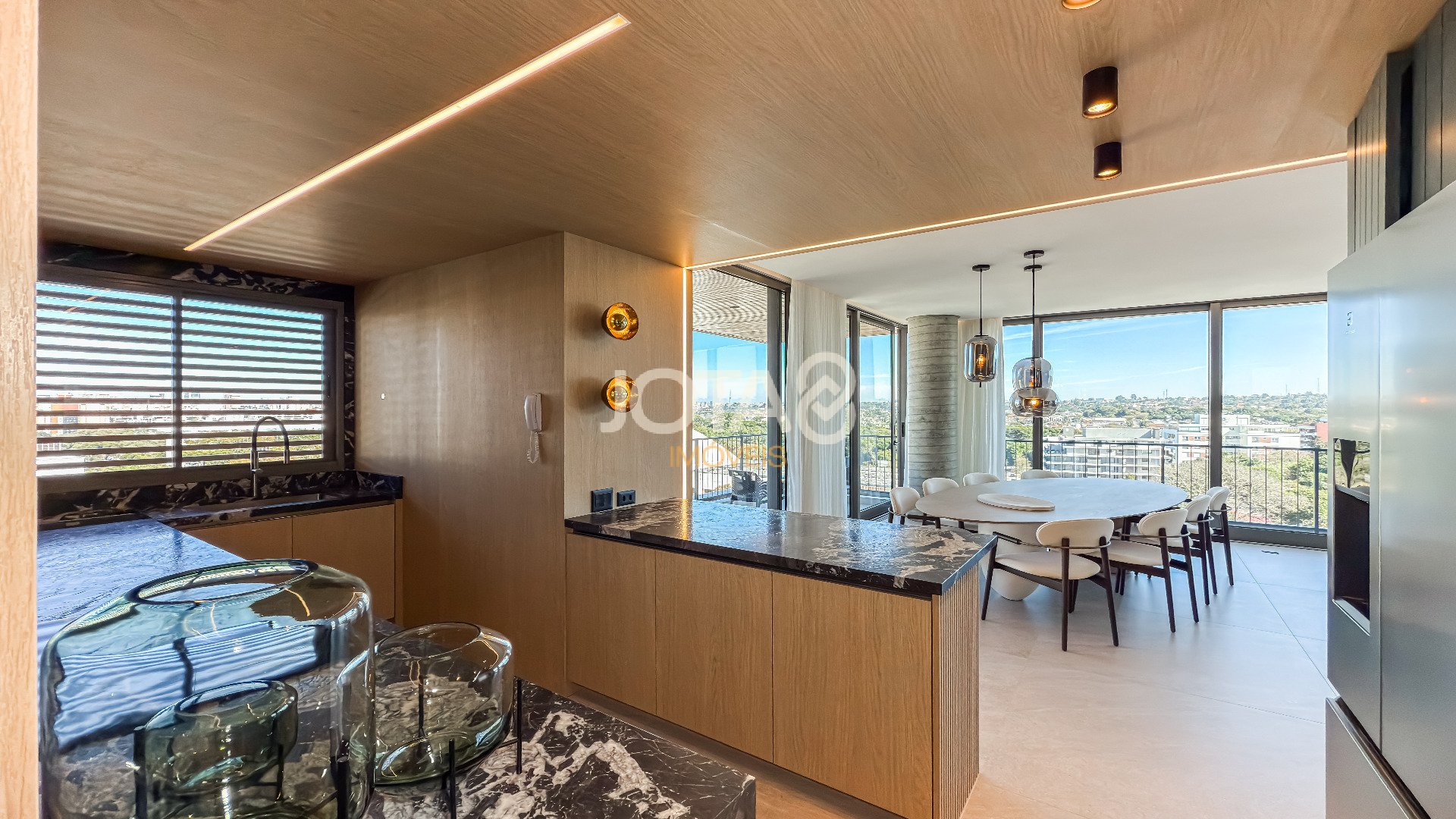 LINDO APARTAMENTO COM 2 SUITES COM VISTA PARA MUSEU DO OLHO
