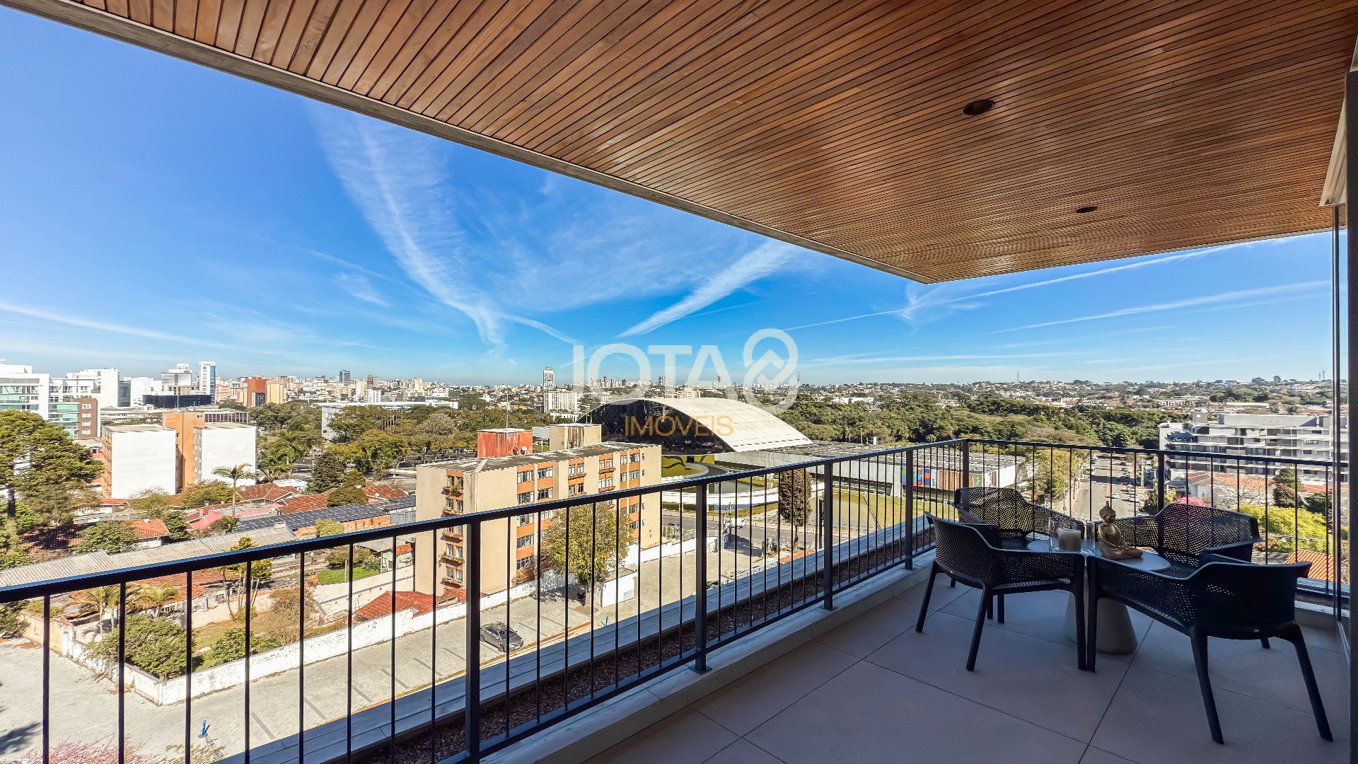 LINDO APARTAMENTO COM 2 SUITES COM VISTA PARA MUSEU DO OLHO