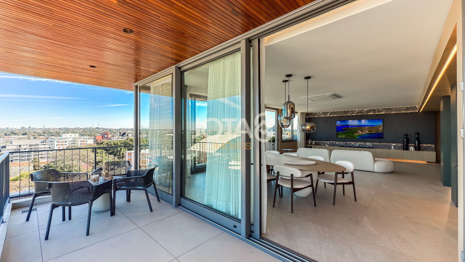 LINDO APARTAMENTO COM 2 SUITES COM VISTA PARA MUSEU DO OLHO