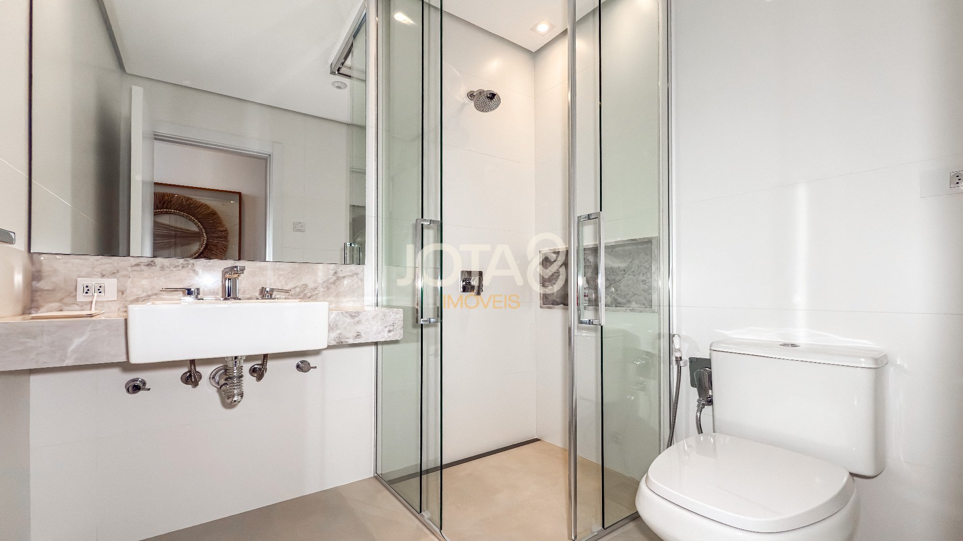 LINDO APARTAMENTO COM 2 SUITES COM VISTA PARA MUSEU DO OLHO
