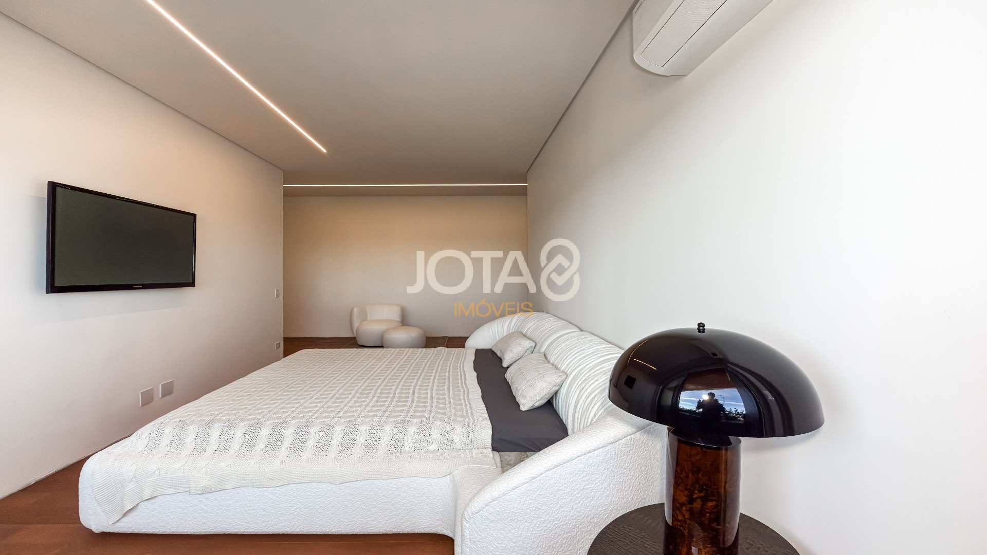LINDO APARTAMENTO COM 2 SUITES COM VISTA PARA MUSEU DO OLHO