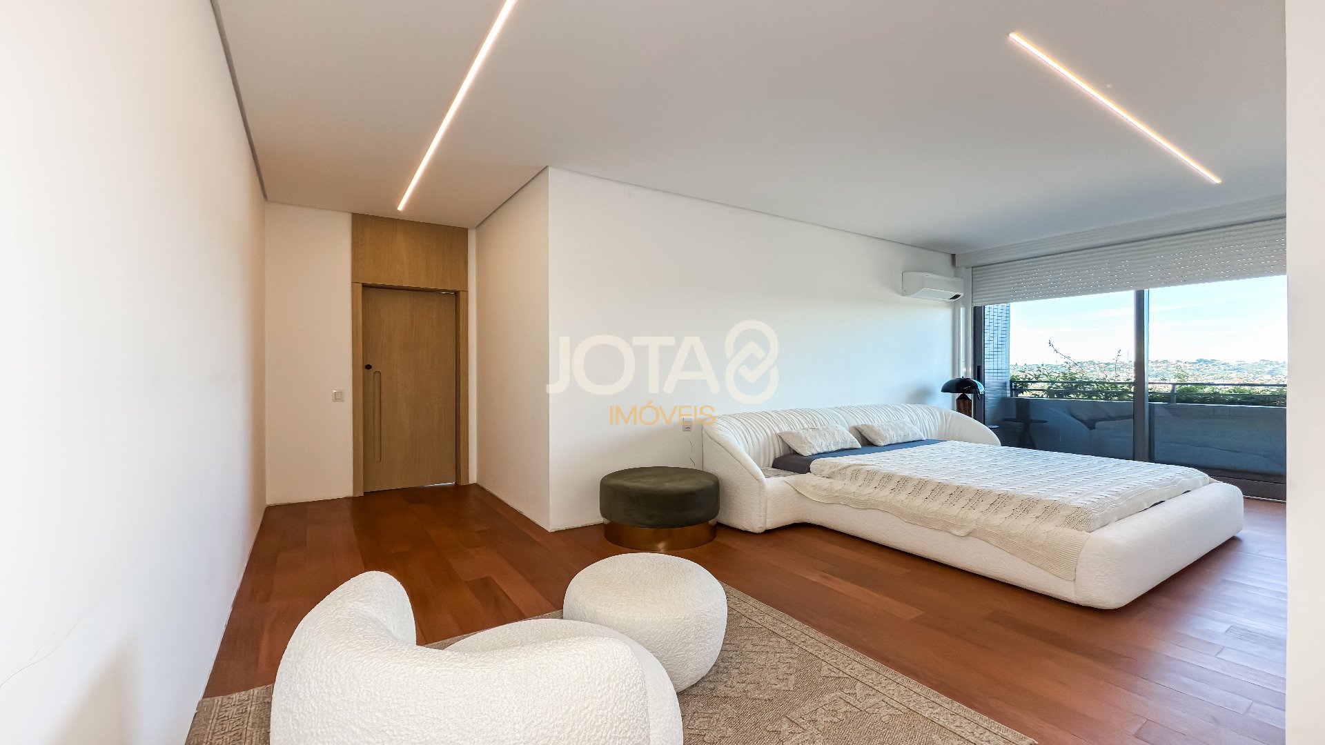 LINDO APARTAMENTO COM 2 SUITES COM VISTA PARA MUSEU DO OLHO