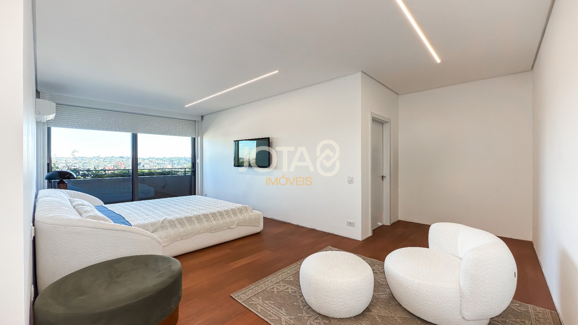 LINDO APARTAMENTO COM 2 SUITES COM VISTA PARA MUSEU DO OLHO