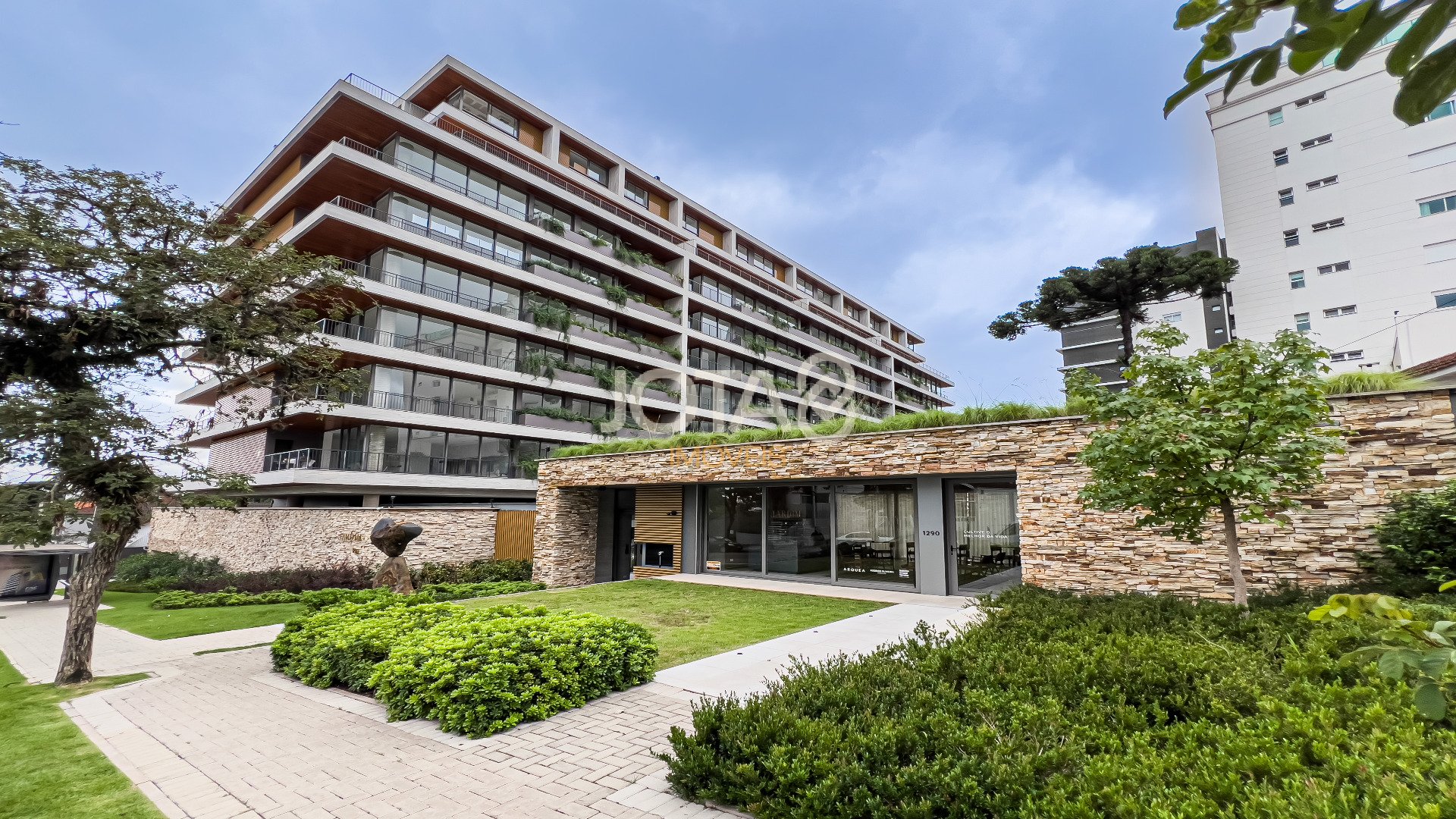LINDO APARTAMENTO COM 2 SUITES COM VISTA PARA MUSEU DO OLHO