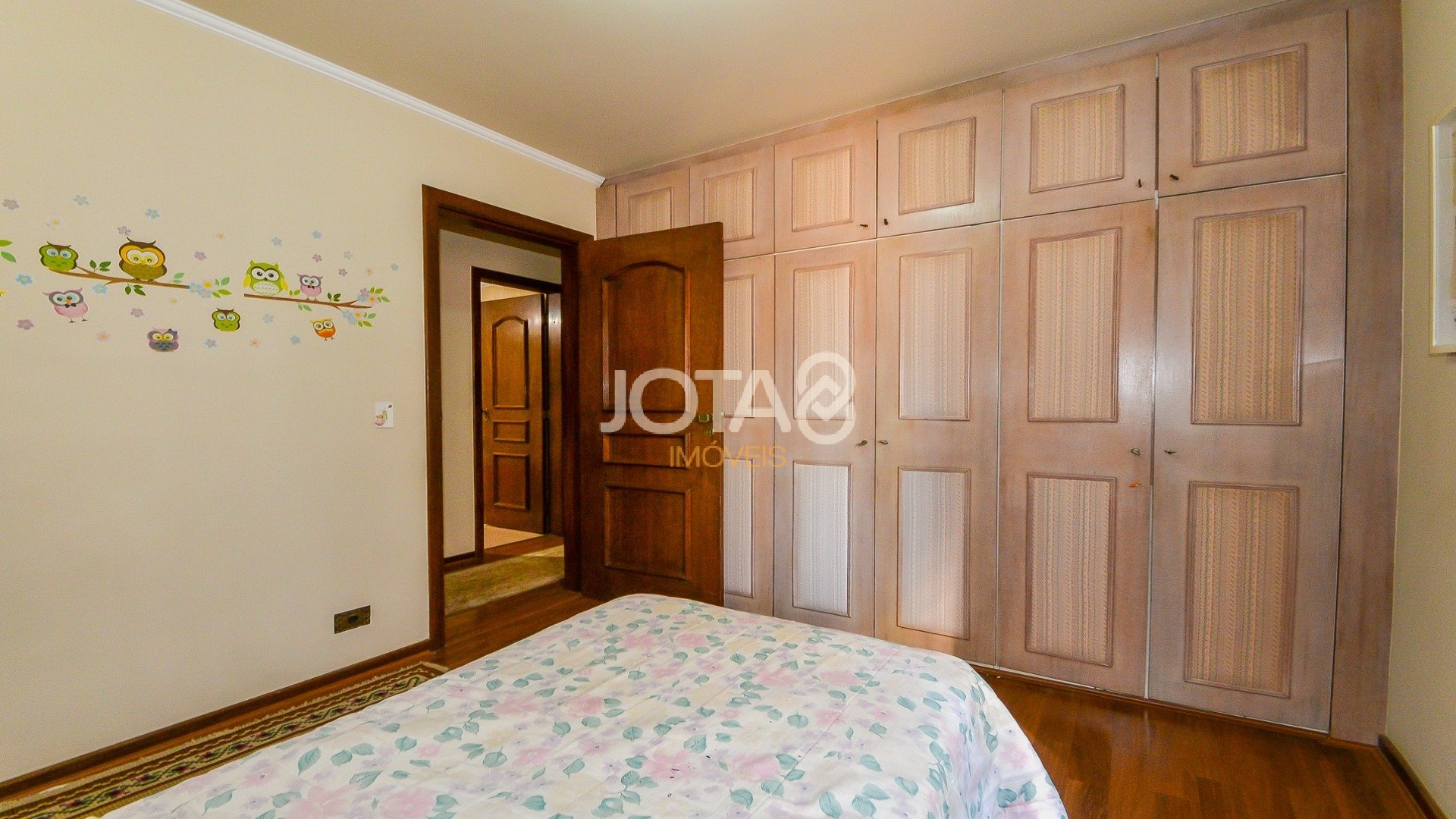 APARTAMENTO COM 4 QUARTOS E 2 VAGAS DE GARAGEM NO BATEL