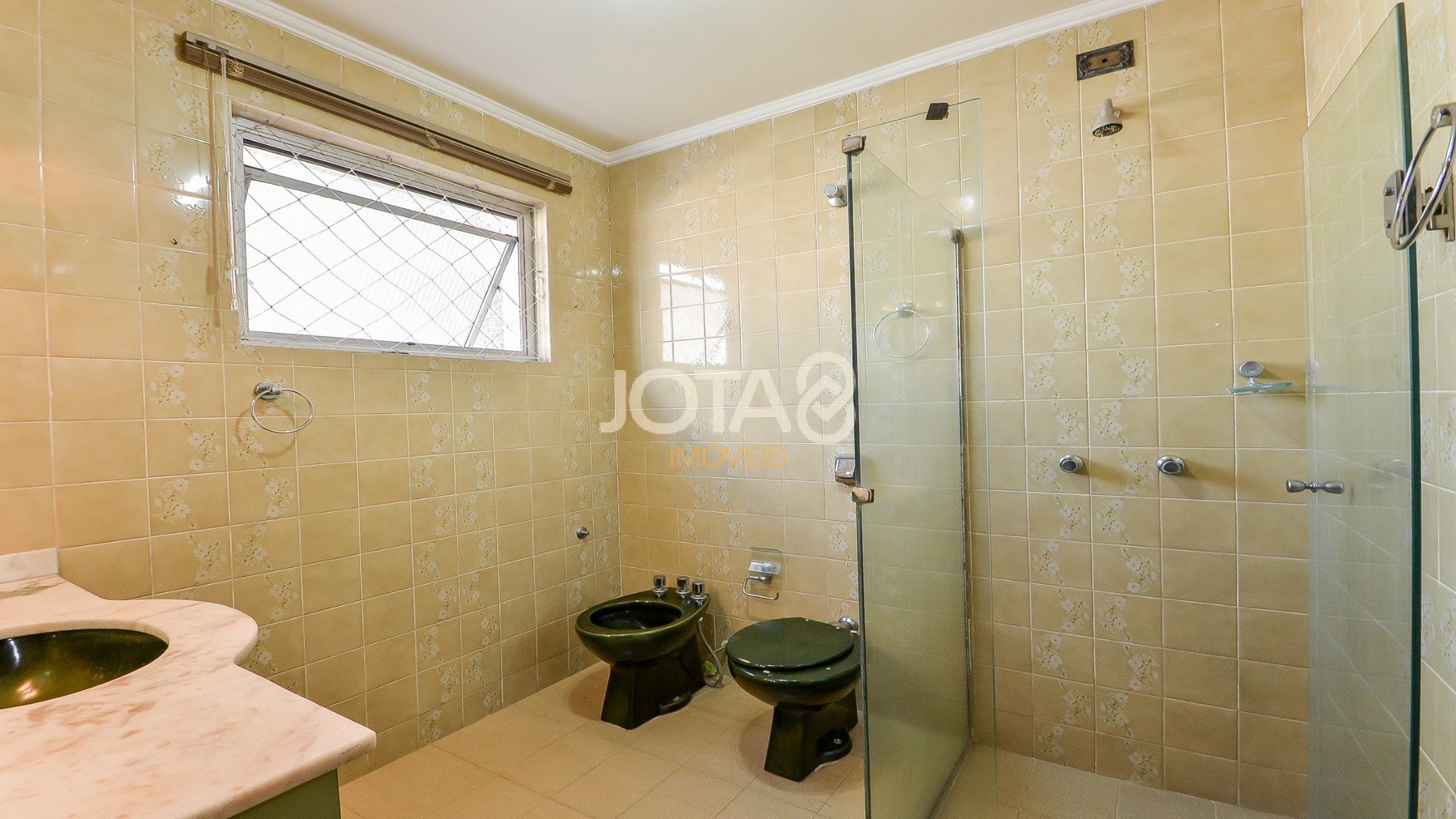 APARTAMENTO COM 4 QUARTOS E 2 VAGAS DE GARAGEM NO BATEL
