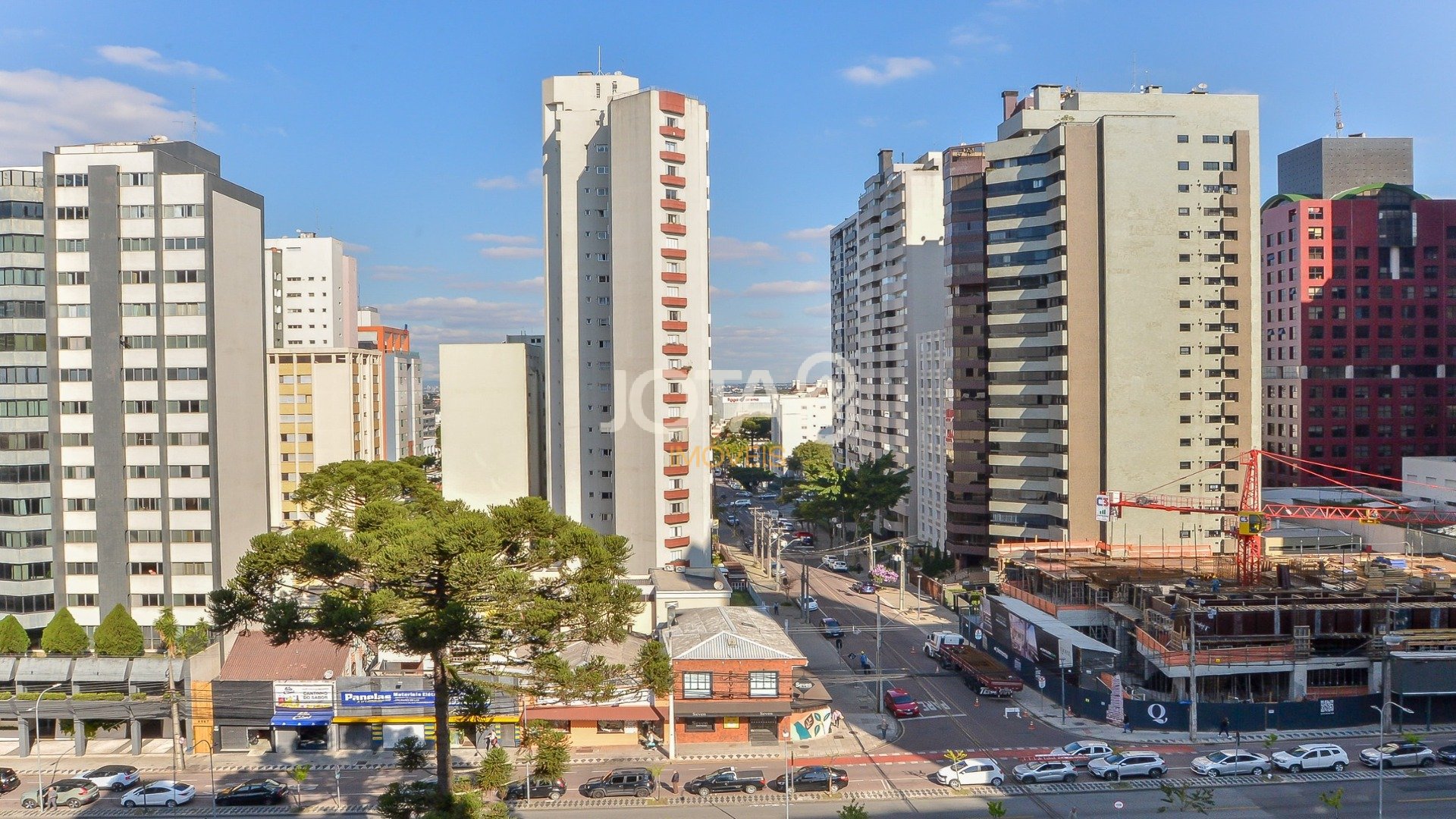 APARTAMENTO COM 4 QUARTOS E 2 VAGAS DE GARAGEM NO BATEL