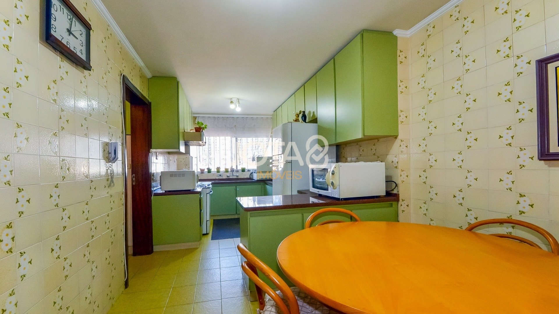 APARTAMENTO COM 4 QUARTOS E 2 VAGAS DE GARAGEM NO BATEL
