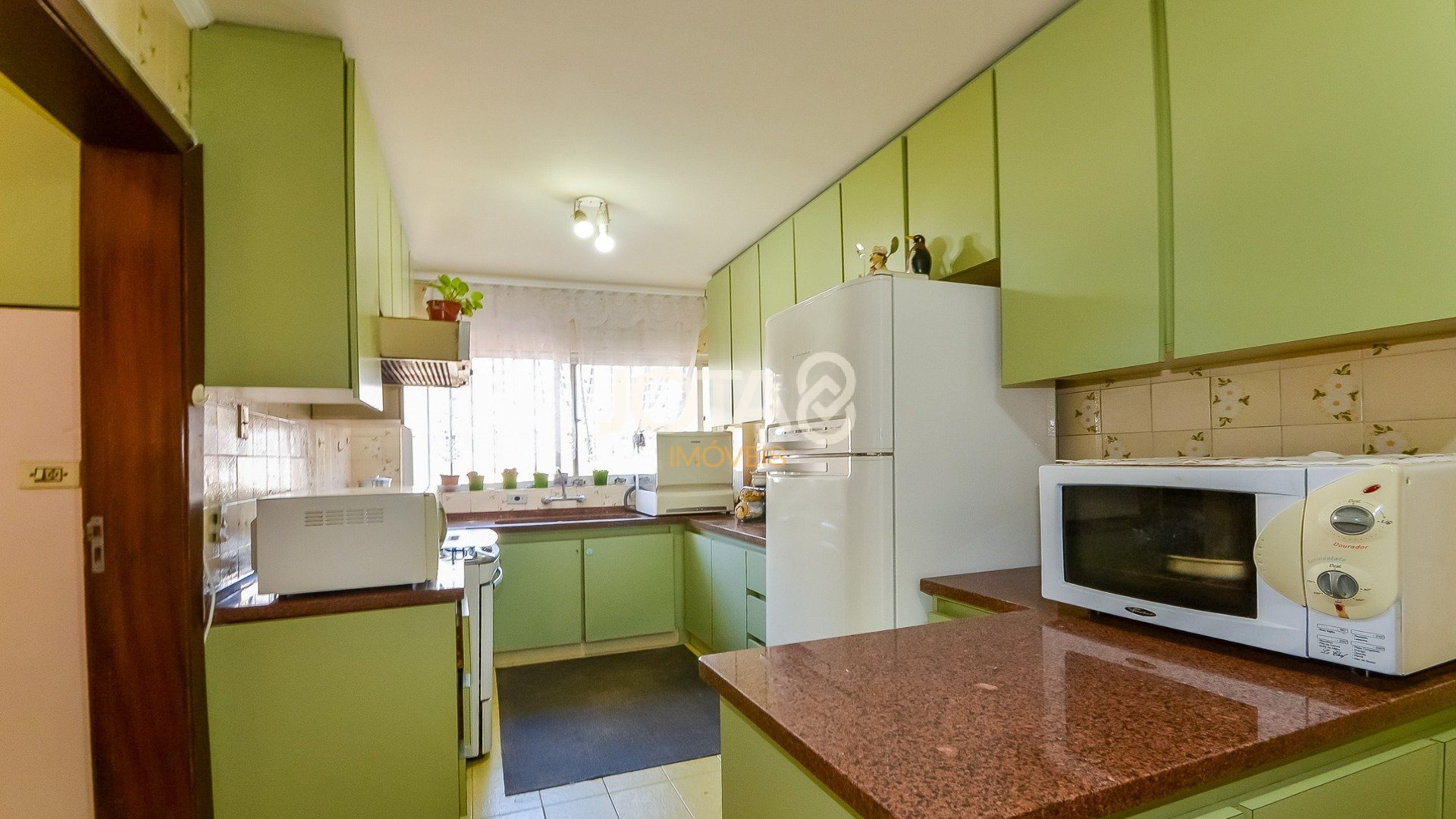 APARTAMENTO COM 4 QUARTOS E 2 VAGAS DE GARAGEM NO BATEL