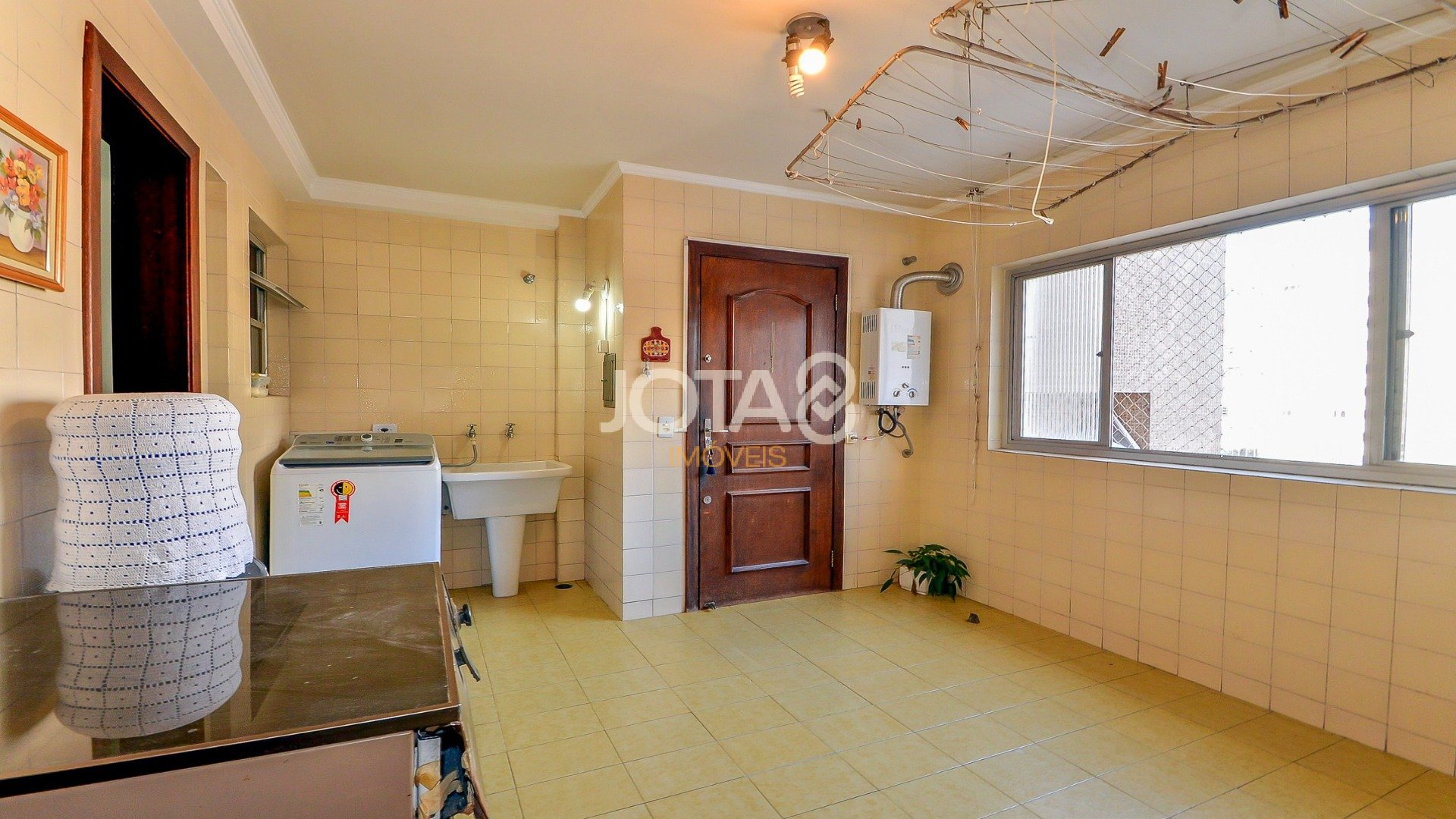 APARTAMENTO COM 4 QUARTOS E 2 VAGAS DE GARAGEM NO BATEL