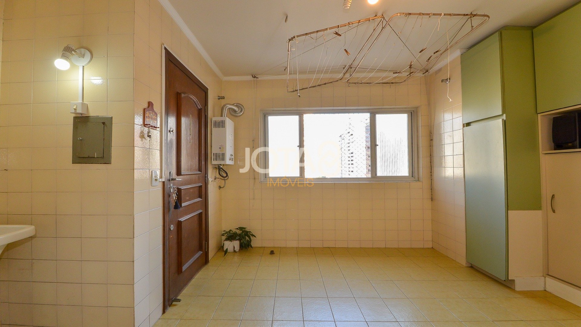 APARTAMENTO COM 4 QUARTOS E 2 VAGAS DE GARAGEM NO BATEL
